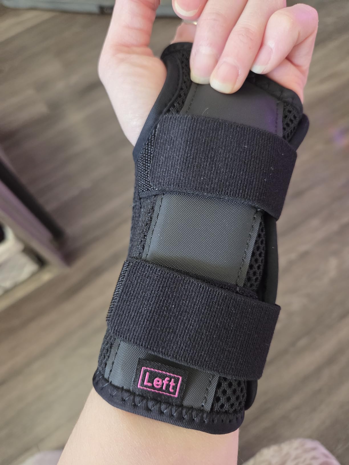 FREETOO Wrist Brace for Carpal Tunnel, [New Upgrade-Anatomically shaped] Adjustable Wrist Support Splint for Men and Women, Hand Brace for Pain Relief, Tendinitis, Arthritis, Right Hand, Medium customer photo 2