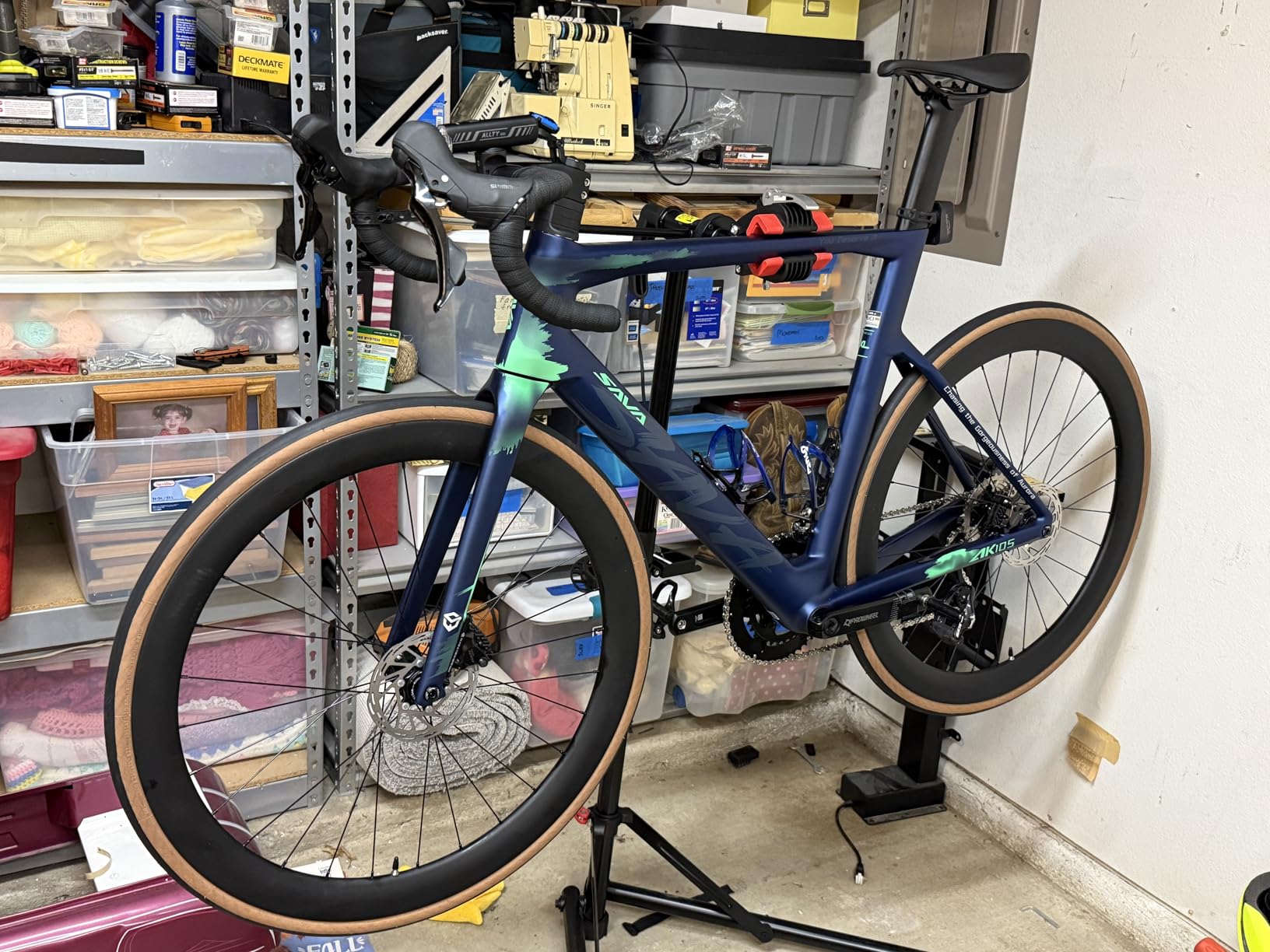 SAVADECK Carbon Fiber Road Bike, Hydraulic Oil Disc Bike with Carbon Fiber Frame and Wheelset, Shimano R7120 24S Shift Set customer photo 2