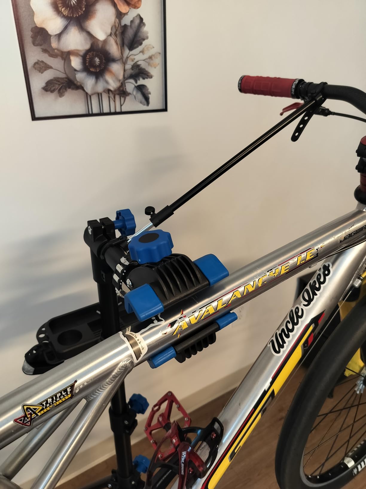 VEVOR Bike Repair Stand, 4-Leg Steel Bicycle Repair Stand, 42.5-74.8 in Adjustable Height Bike Maintenance Work Stand with Magnetic Tool Tray, Foldable (Max 80 Pounds) customer photo 2