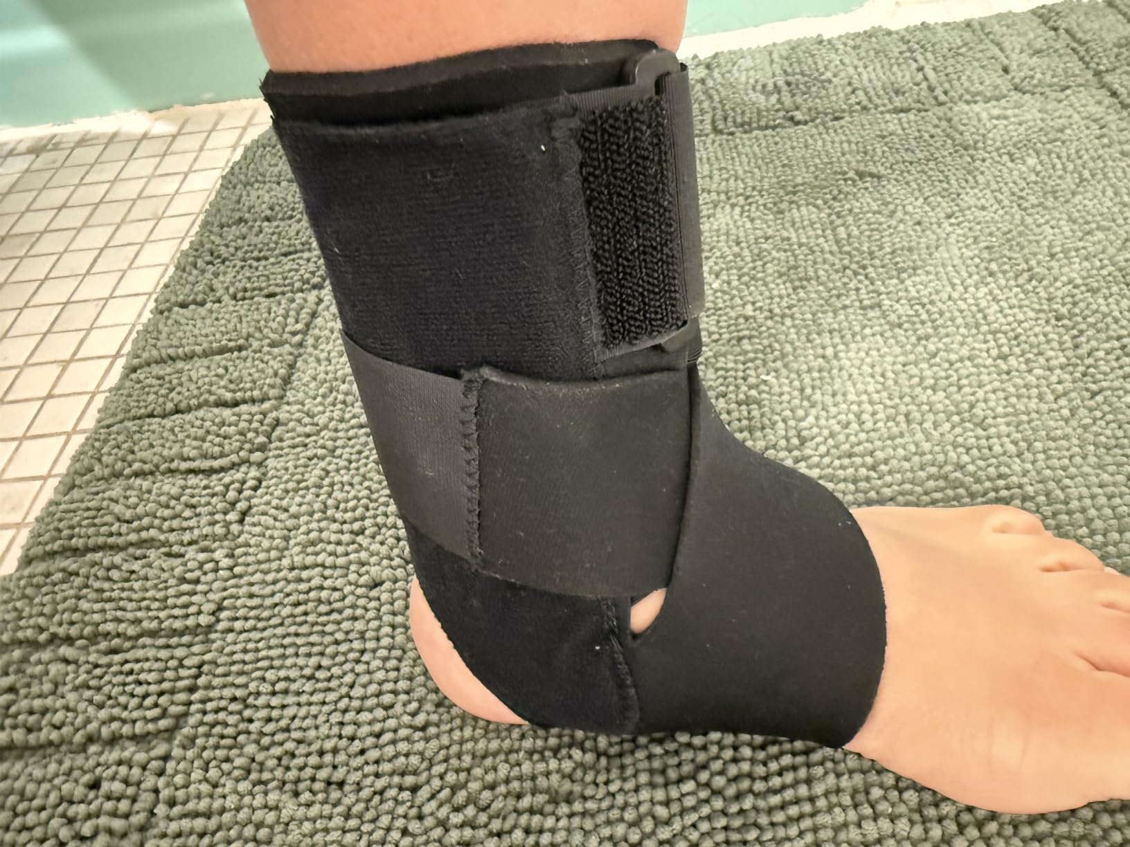BraceUP Ankle Brace - Relieve Pain, Enhance Stability for Foot Pain, Sprained Ankle, Achilles Tendonitis, Men and Women (Black) customer photo 2