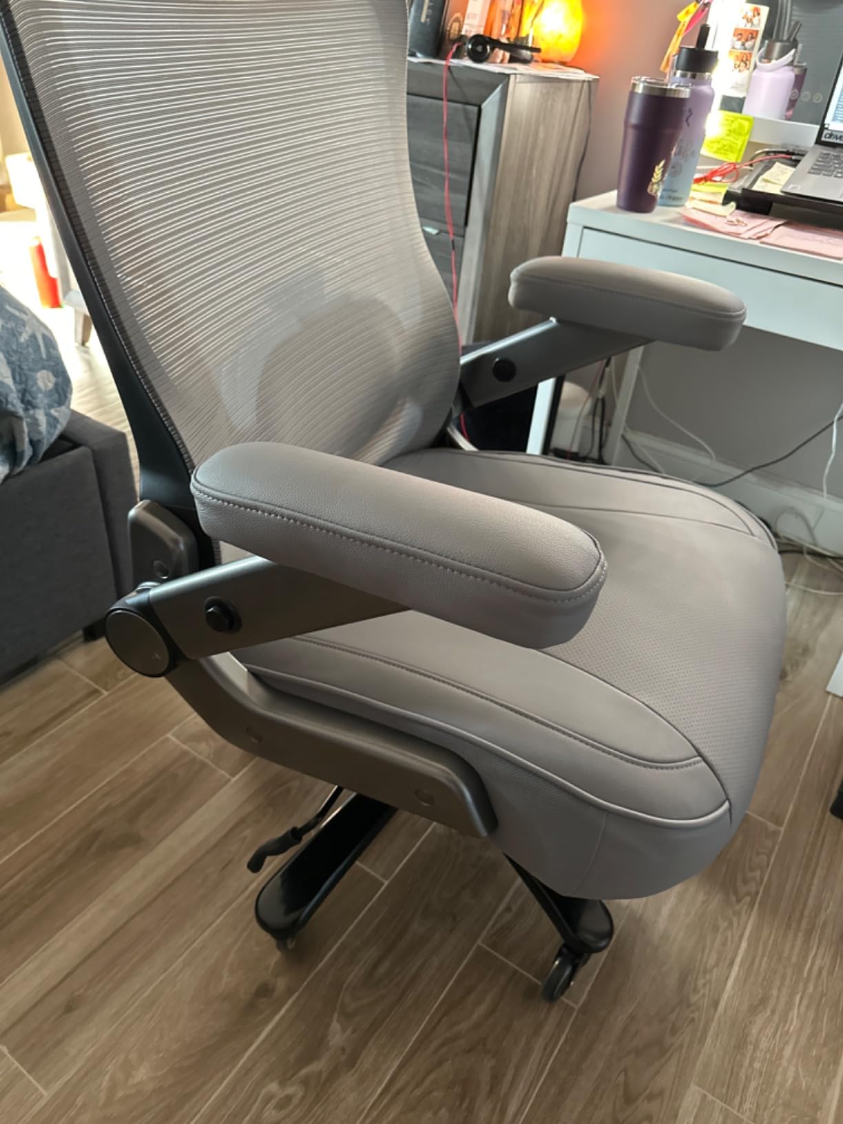 600lbs Big and Tall Office Chair- Heavy Duty Executive Computer Chair with 3D Flip Arms Large Wheels, Ergonomic Mesh High Back Desk Chair, Extra Wide Seat Adjustable Lumbar Support&Headrest customer photo 1