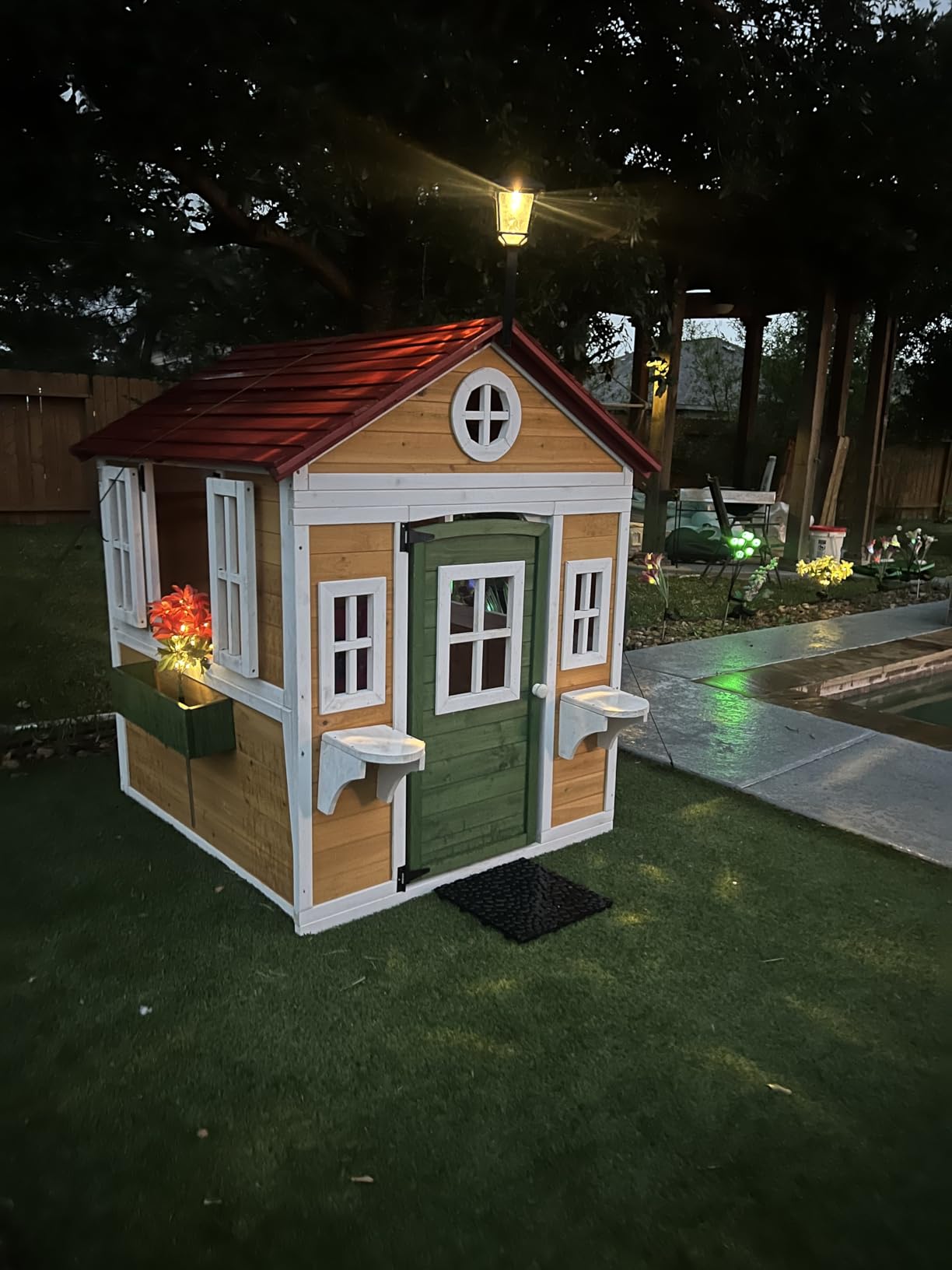 Outsunny Outdoor Kids Playhouse, Wooden Playhouse with Dutch Door, Windows, Flower Holders and Boxes for Toddlers 3-8 Years, Cottage Play House for Backyard, DIY Chicken Coop, Beige customer photo 2