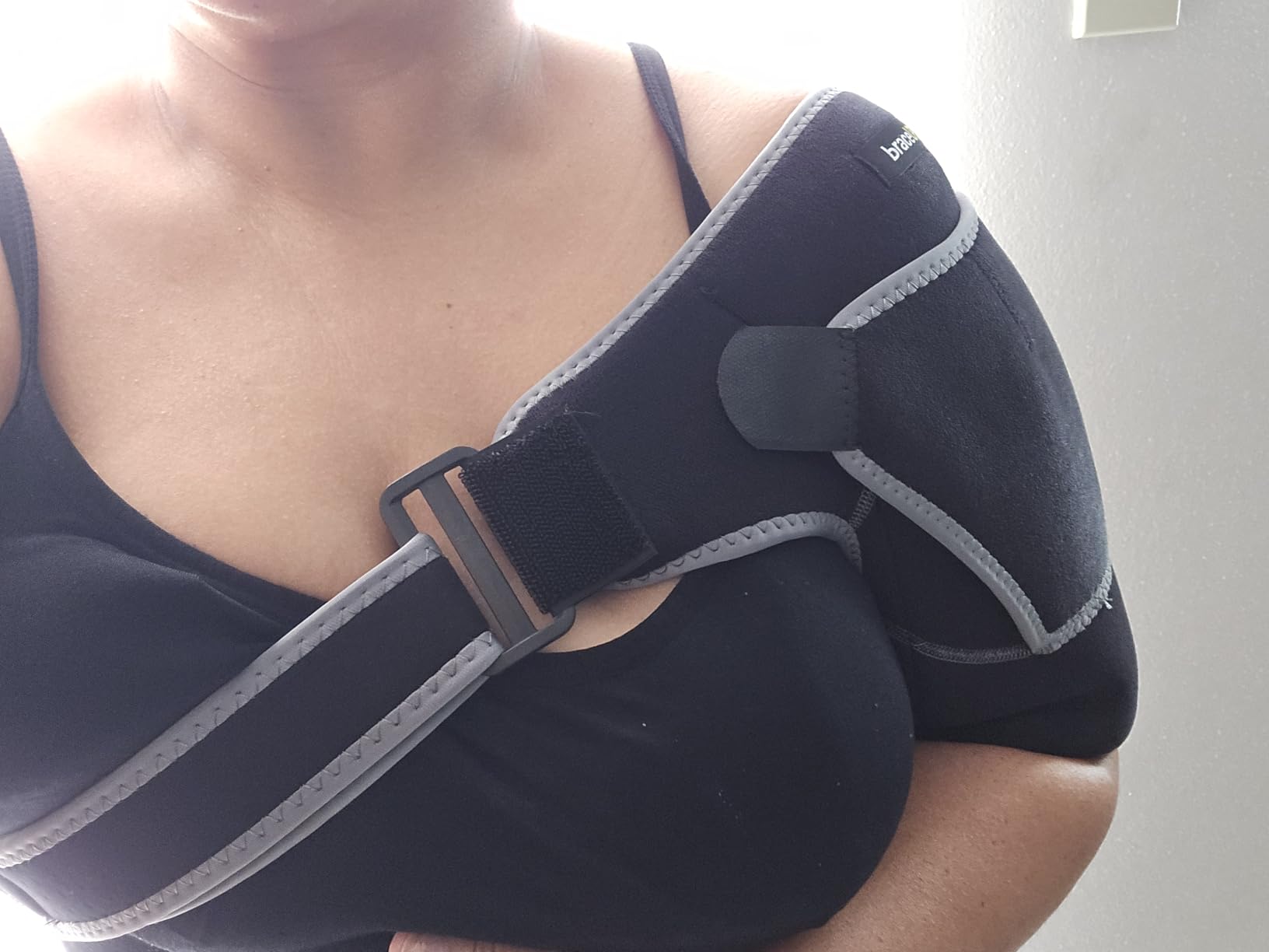 BraceUP Shoulder Brace with Adjustable Support and Ice Pad Pocket for Pain Relief, Rotator Cuff Recovery, and Injury Prevention - Ideal for Men and Women, One Size Fits Most customer photo 1