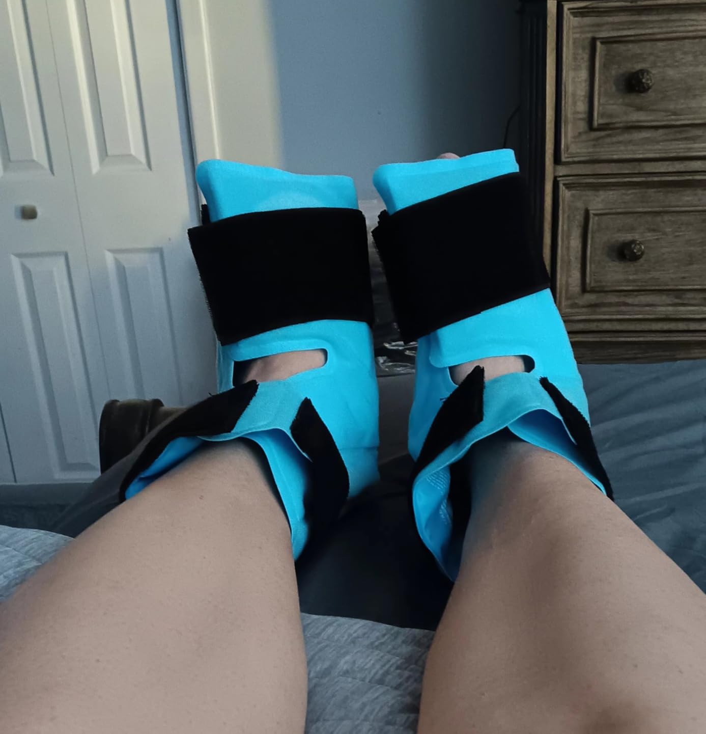 Comfytemp Ankle Foot Ice Pack Wrap for Plantar Fasciitis Relief, Ankles Brace for Sprain, Heel Spur, Swelling, Achilles Tendonitis, Cold Bag for Injuries Reusable, Hot Cold Compress, 1 Pack (Blue) customer photo 1