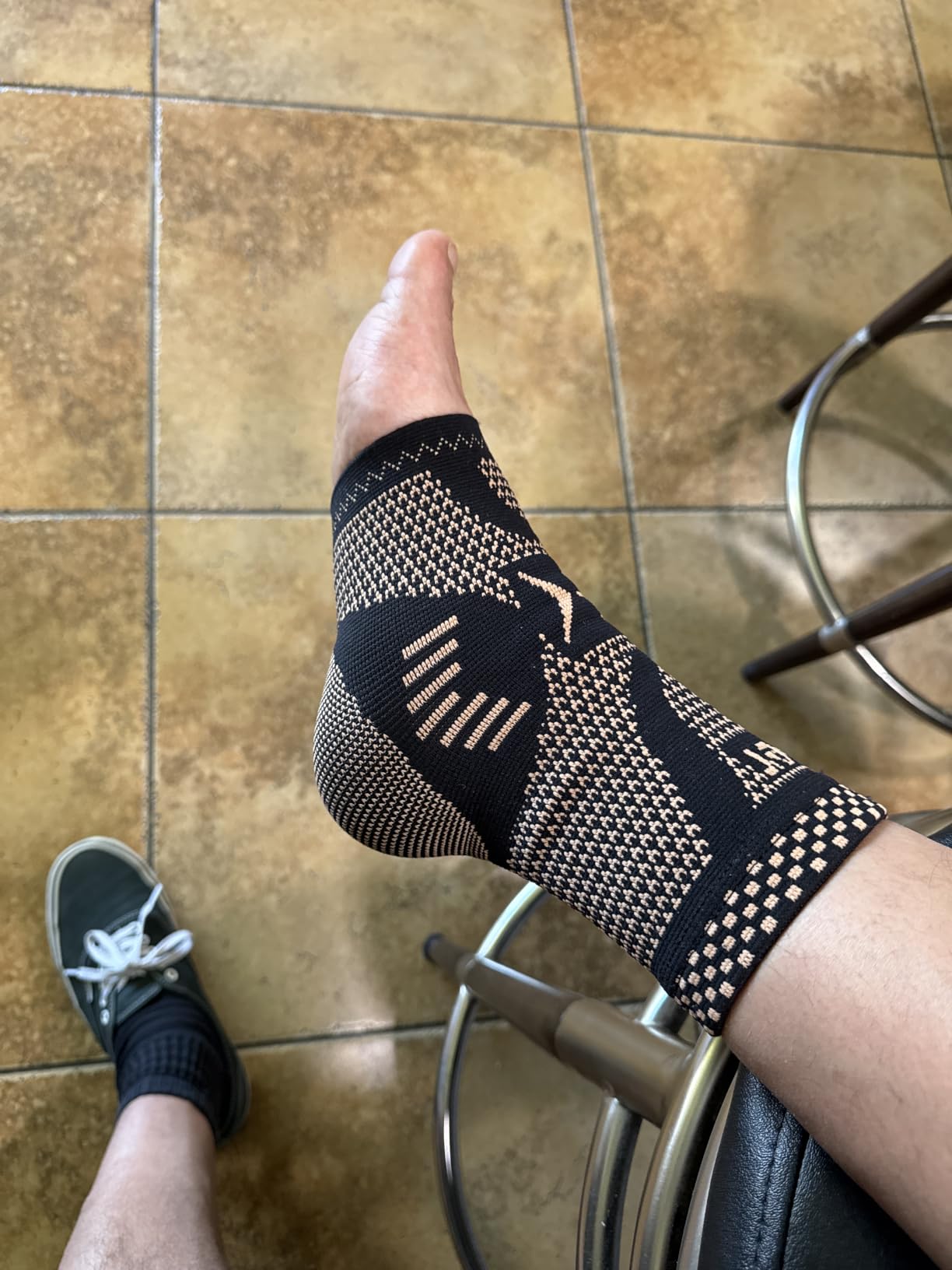 INDEEMAX Ankle Brace for Women & Men, Ankle Compression Sleeve Support Copper Infused Ankle Brace for Sprained Ankle, Plantar Fasciitis Sports, Achilles Tendonitis Pain Relief, Copper Black, M customer photo 2