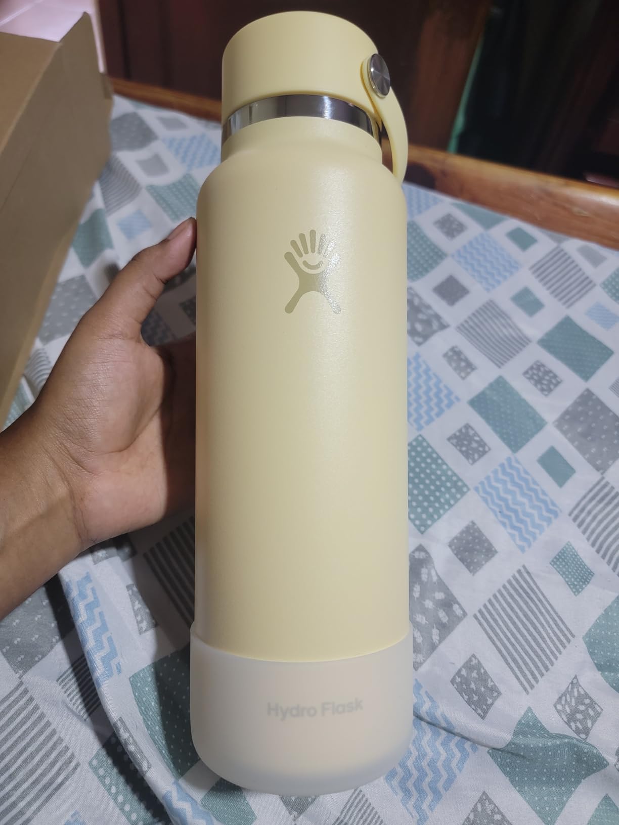 Hydro Flask Water Bottle - Insulated Stainless Steel - Wide Straw Lid, Non Spill, Leakproof in 24 Oz Ivory customer photo 2