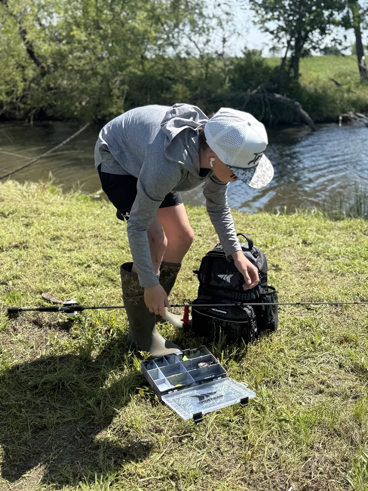 KastKing BaitSpace Fishing Sling Bag, Fishing Backpack with Rod & Beverage Holder, Tackle Bag for Fishing Gear customer photo 2