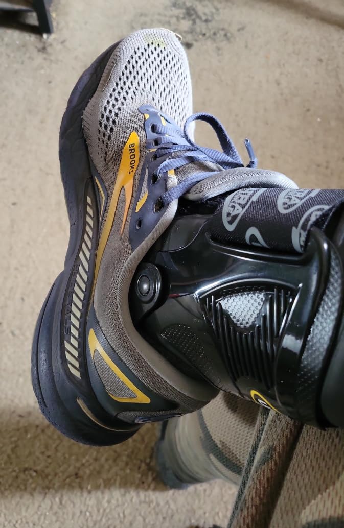Brooks Men's Adrenaline GTS 25 Running Shoe customer photo 1