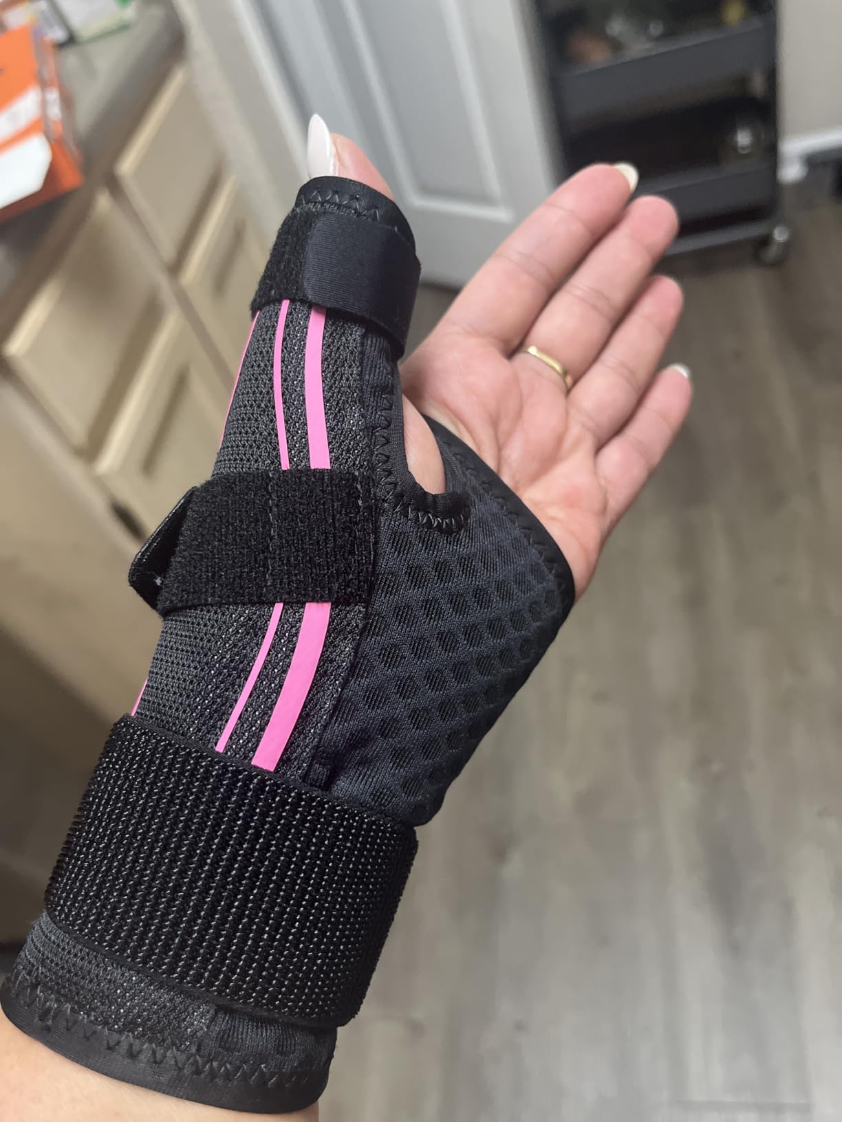 FREETOO Ergonomical Thumb Brace Right Hand or Left Hand for Arthritis Pain and Support, Thumb Splint for Trigger Thumb, Thumb Support for De Quervains Tenosynovitis, Fits Palm 7.5''-8.5'' S/M Pink customer photo 1