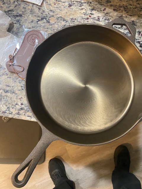 Modern Innovations 10 Inch Cast Iron Skillet, Pre-Seasoned Smooth Polished Surface, Heavy-Duty, Naturally Non-Stick 100% Cast Iron Frying Pan- Saute, Sear & Grill on Campfires, Stoves & Ovens customer photo 1