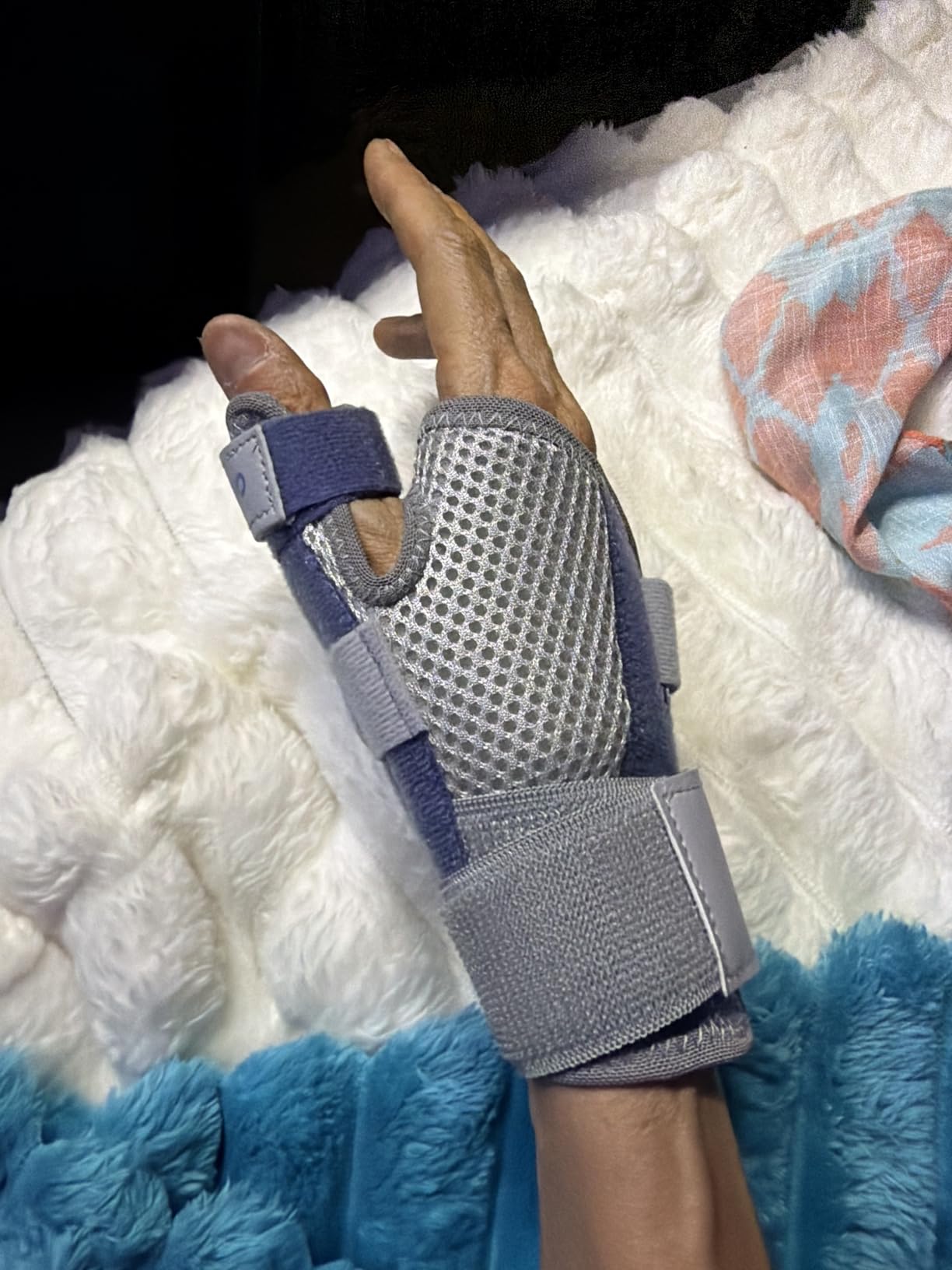 CAMBIVO Thumb Brace for CMC Joint Pain Relief, Arthritis, Tendinitis & De Quervain's, Adjustable Thumb Spica Splint with Open-Palm Design for Typing & Daily Tasks, Breathable Reversible Stabilizer for Left/Right Hand customer photo 1