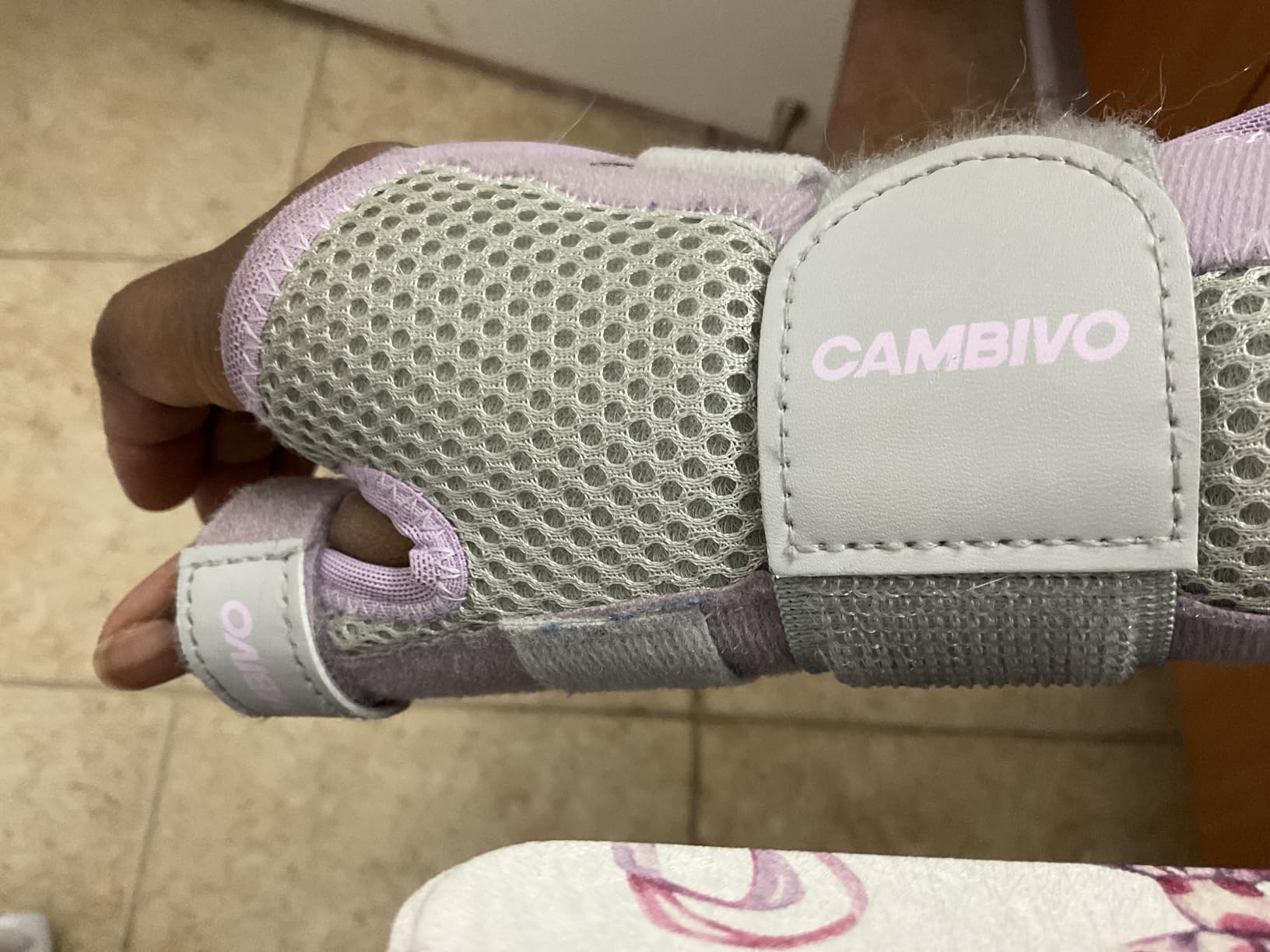CAMBIVO Thumb Brace for CMC Joint Pain Relief, Arthritis, Tendinitis & De Quervain's, Adjustable Thumb Spica Splint with Open-Palm Design for Typing & Daily Tasks, Breathable Reversible Stabilizer for Left/Right Hand customer photo 2