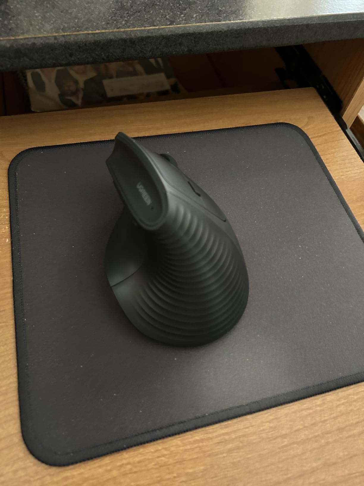 UGREEN Vertical Mouse, Wireless Bluetooth Ergonomic Mouse, Dual-Mode (BT 5.4 & USB 2.4G), Quiet Clicks, 4 Adjustable DPI (1000/1600/2000/4000), Compatible with Windows/Mac/Linux/Android/ChromeOS customer photo 2