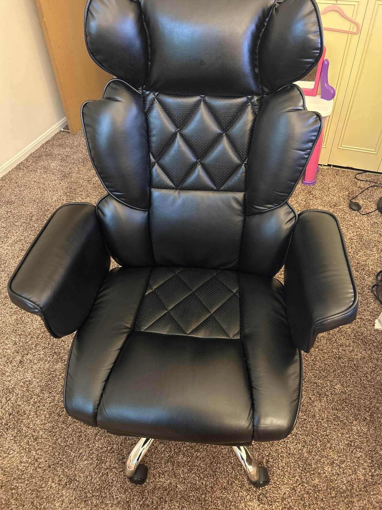 DEVAISE Executive Leather Home Office Chair with Footrest, High Back and Heavy Duty, Comfortable Big and Tall Ergonomic Desk Chair with Lumbar Support, Comfy Reclining, SGS Class 4 Gas Lift, Black customer photo 1