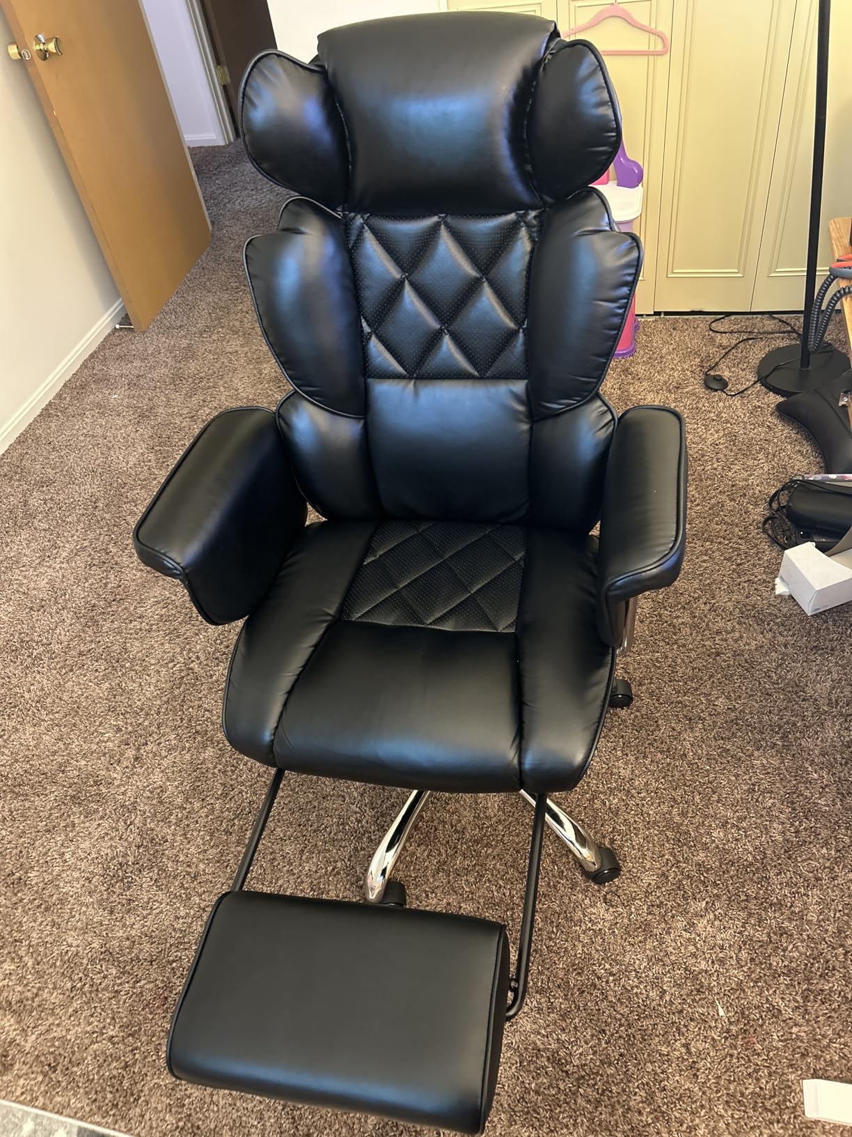 DEVAISE Executive Leather Home Office Chair with Footrest, High Back and Heavy Duty, Comfortable Big and Tall Ergonomic Desk Chair with Lumbar Support, Comfy Reclining, SGS Class 4 Gas Lift, Black customer photo 2
