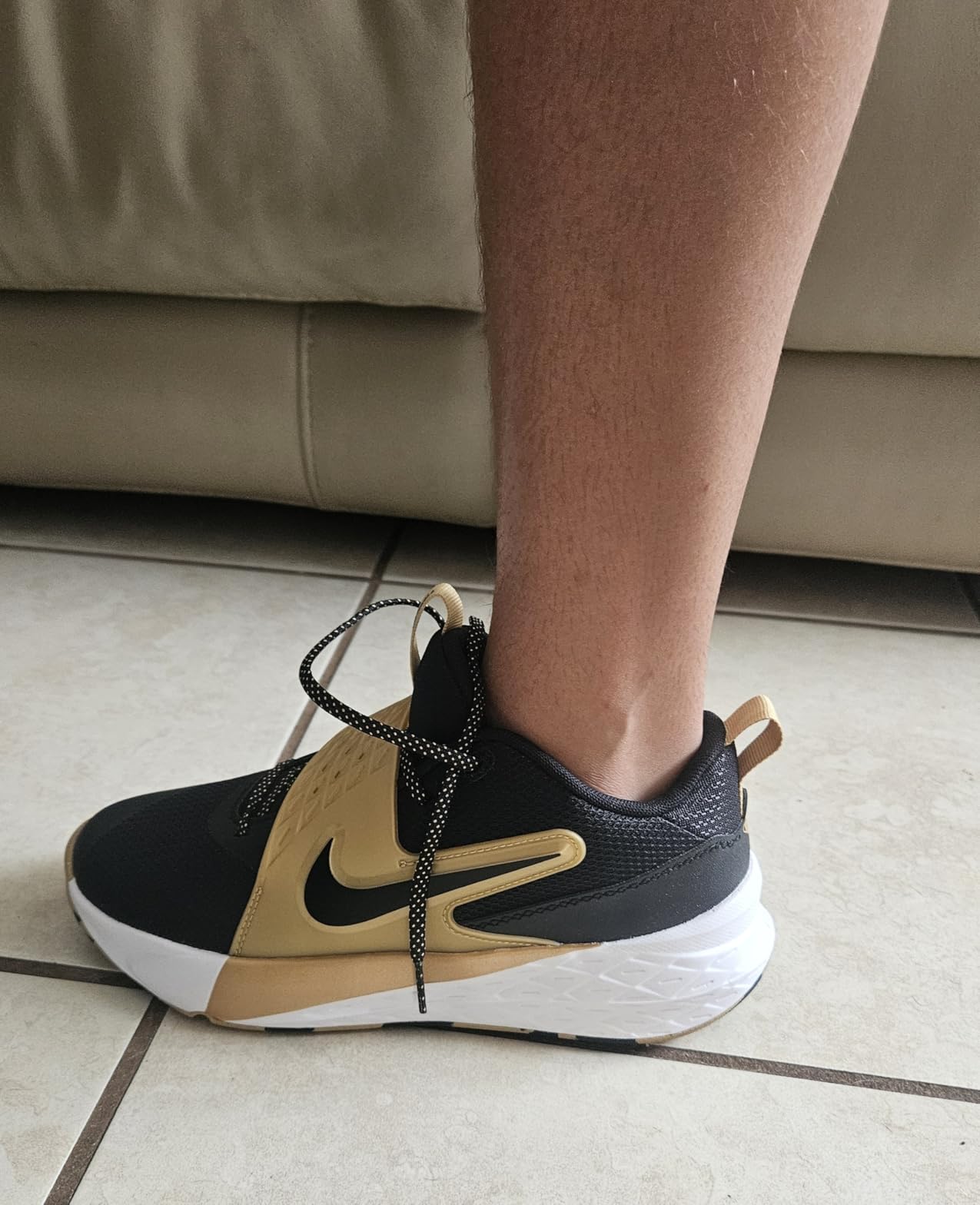 Nike Team Hustle D 12 Kids Basketball Shoes customer photo 2