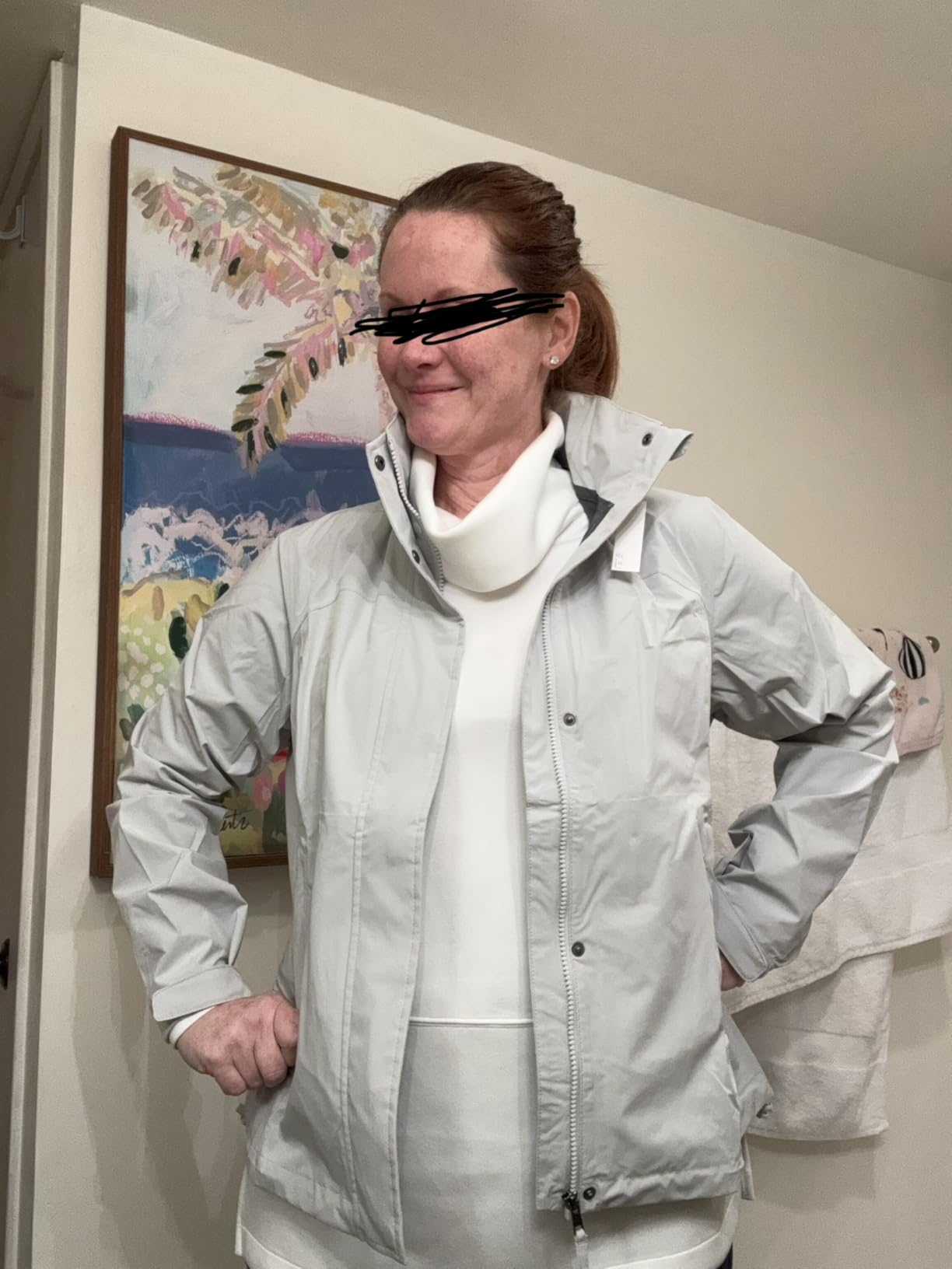 Amazon Essentials Women's Regular-Fit Packable Lightweight Waterproof Rain Jacket customer photo 1