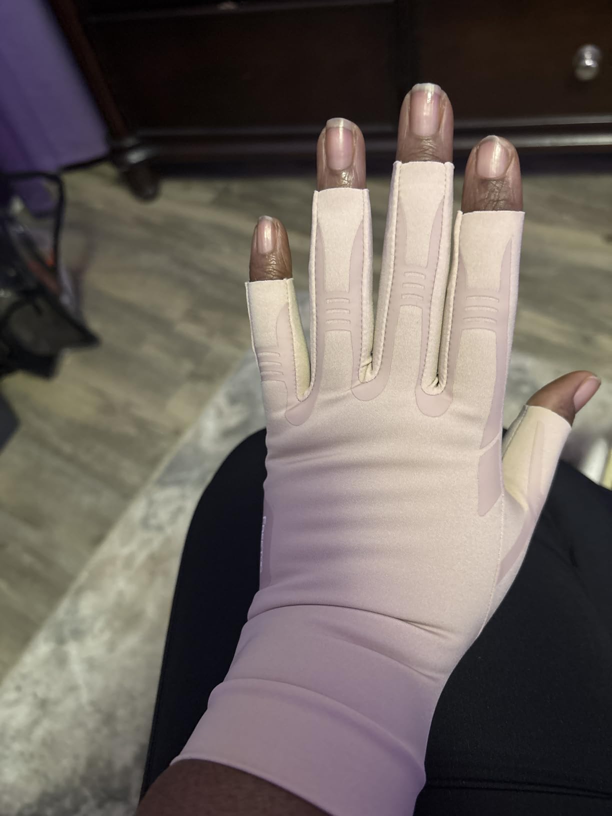 FREETOO All-Around Compression Arthritis Gloves for Women for Pain, Carpal Tunnel Relief Gloves for Men, Hand Compression Gloves for Crocheting,Gaming,Arthritis,Swelling.Black M customer photo 2