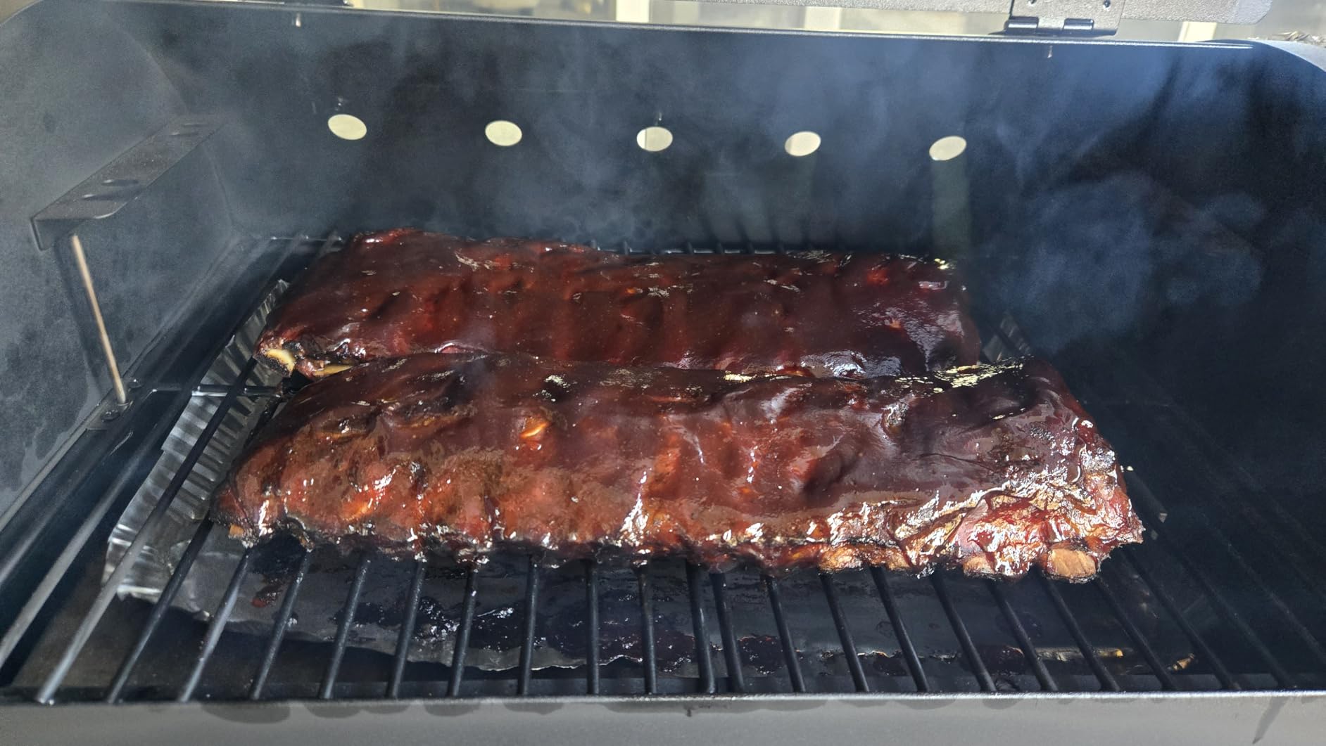 Brisk It Zelos-450 WiFi A.I. Electric Wood Pellet Smoker Grill - Smart Grill With Waterproof Cover- 450 sq.in Cooking Area, 7-in-1 Outdoor Grill & Smoker, PID Controller (Up to 500°F), Meat Probe customer photo 1