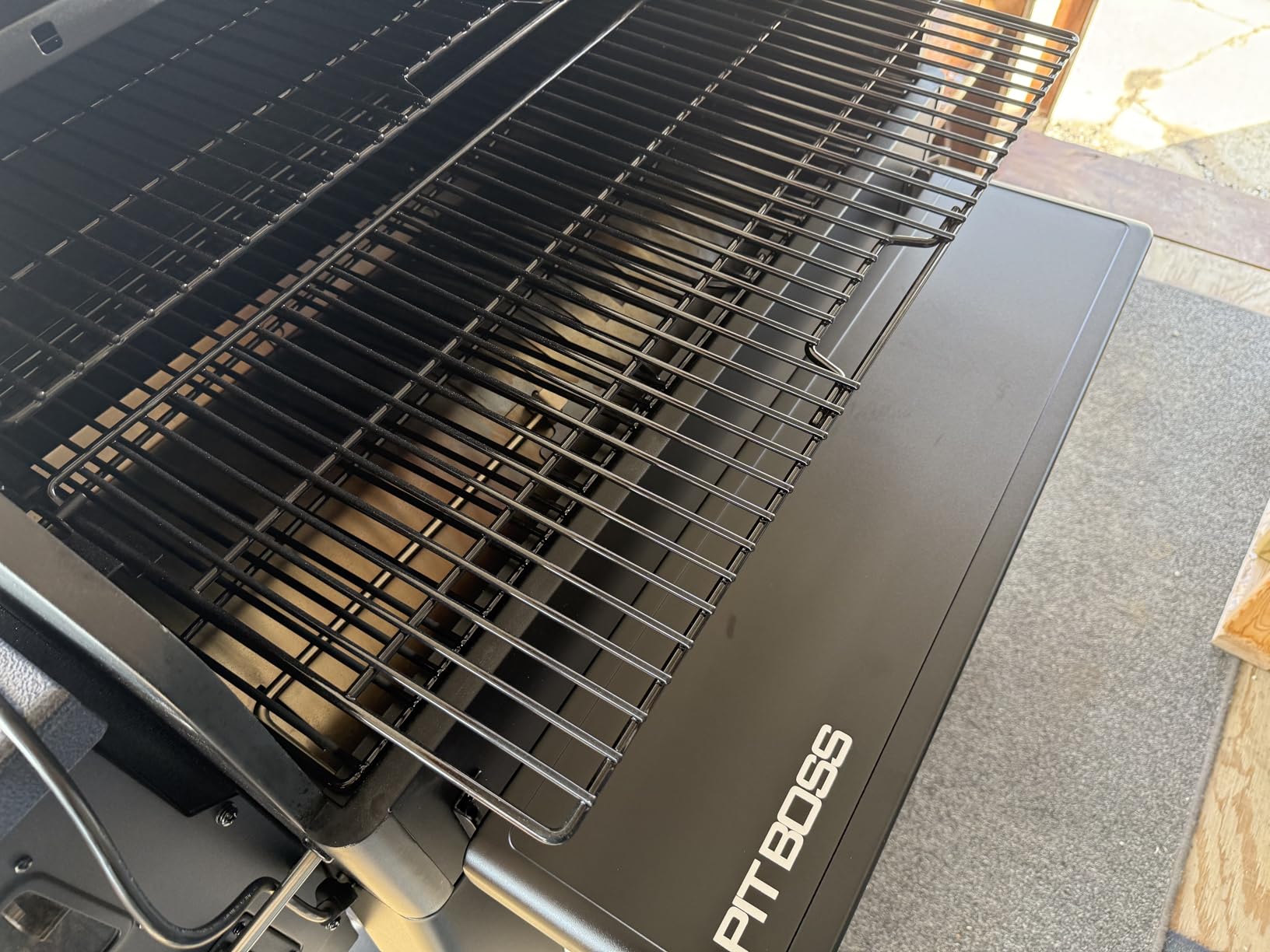 PIT BOSS 850 Navigator Series WiFi & Bluetooth Wood Pellet Grill & Smoker, Flame Broiler and LCD Digital Controller, 932-Sq. In. Cook Space, 180°F to 500°F Temp Range, Probe, 30 lb. Hopper, Blue customer photo 1