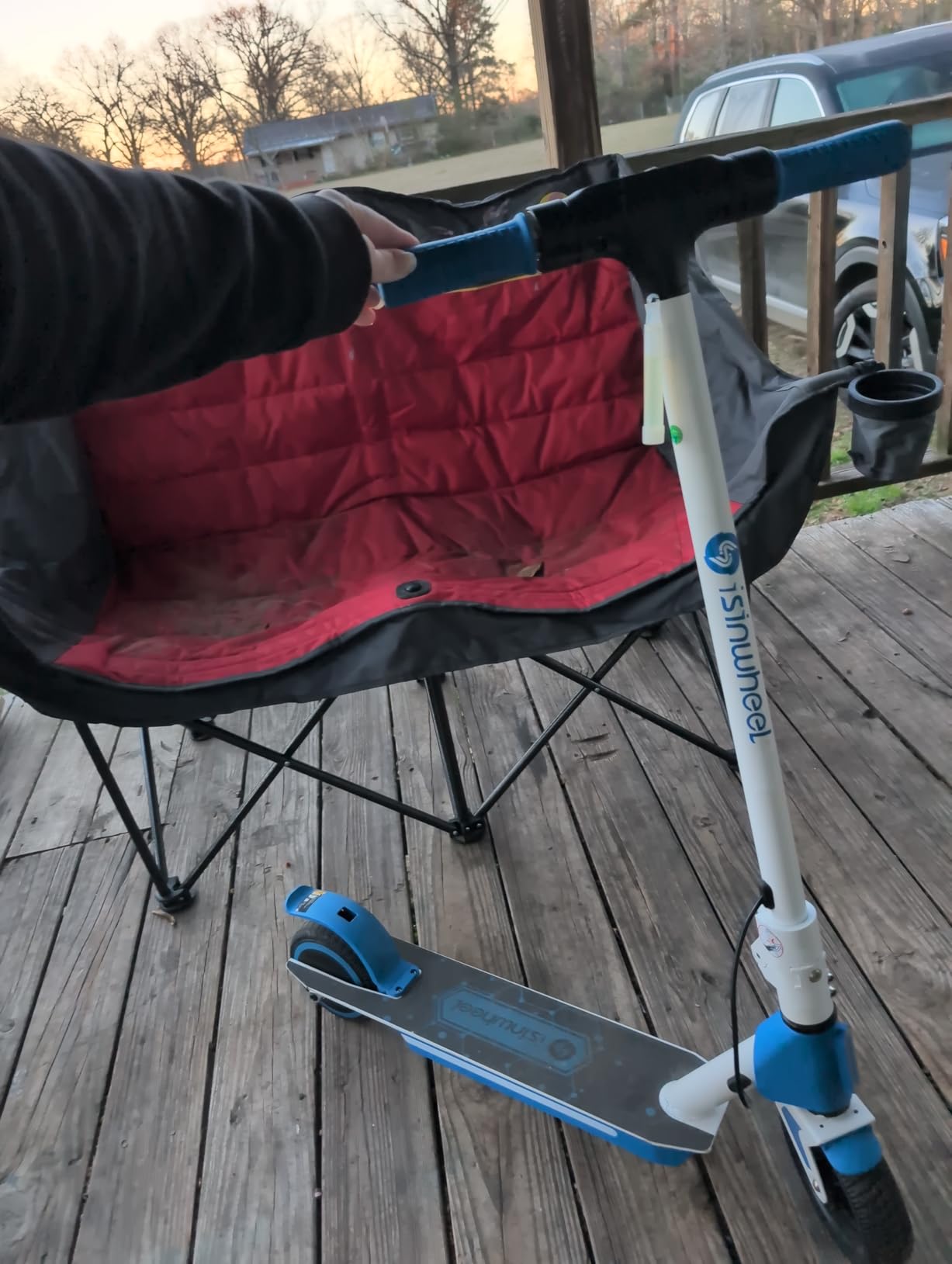 isinwheel Electric Scooter for Kids Ages 6-14, 200W/250W Foldable Kids Electric Scooter with 3 Speeds (5/8/12 Mph), Adjusrable Handerbar, Dual Brakes, LED Display, Colorful Lights, Gift for Kid customer photo 1