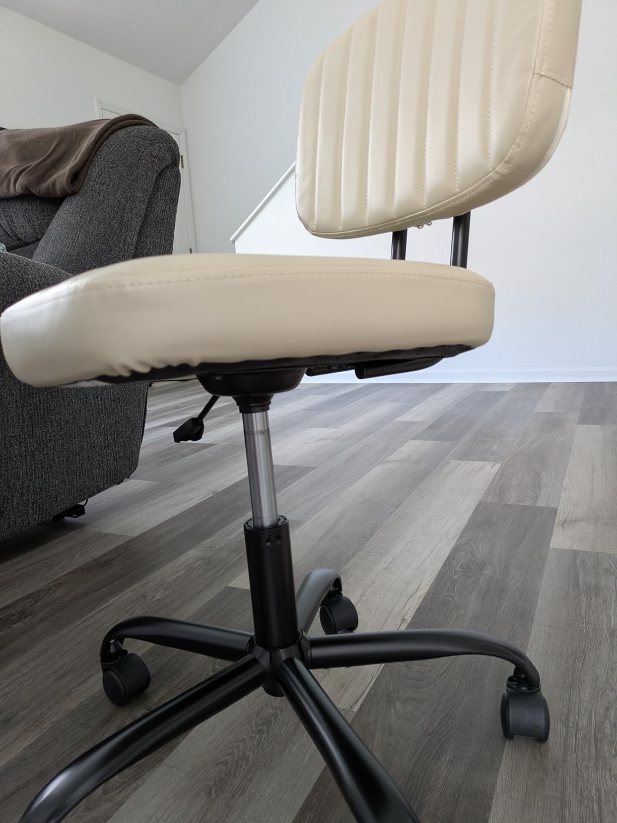 Sweetcrispy Small Office Desk Chair - Armless PU Leather with Comfy Lumbar Support, Height Adjustable Rolling Swivel Task for No Arms, for Adult, Student, Bedroom, Home, Vanity, Beige White customer photo 1
