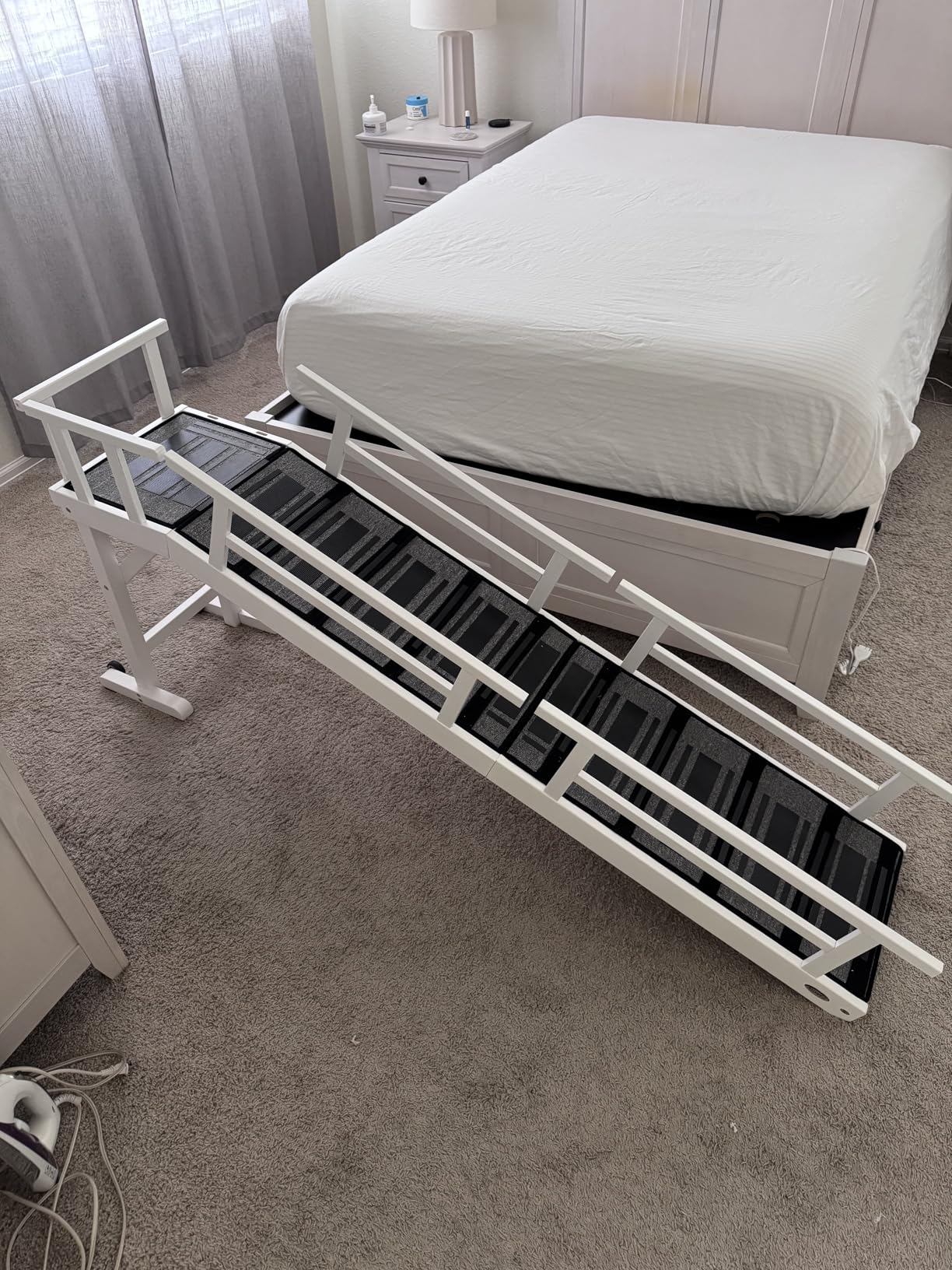 Dog Ramp for Bed or Couch, Wooden Pet Ramp with 20° Gentle Slope, Removable Side Rails, Non-Slip Surface, Top Platform & Wheels, Safe Bed Ramp for Small, Large & Senior Dogs, 60