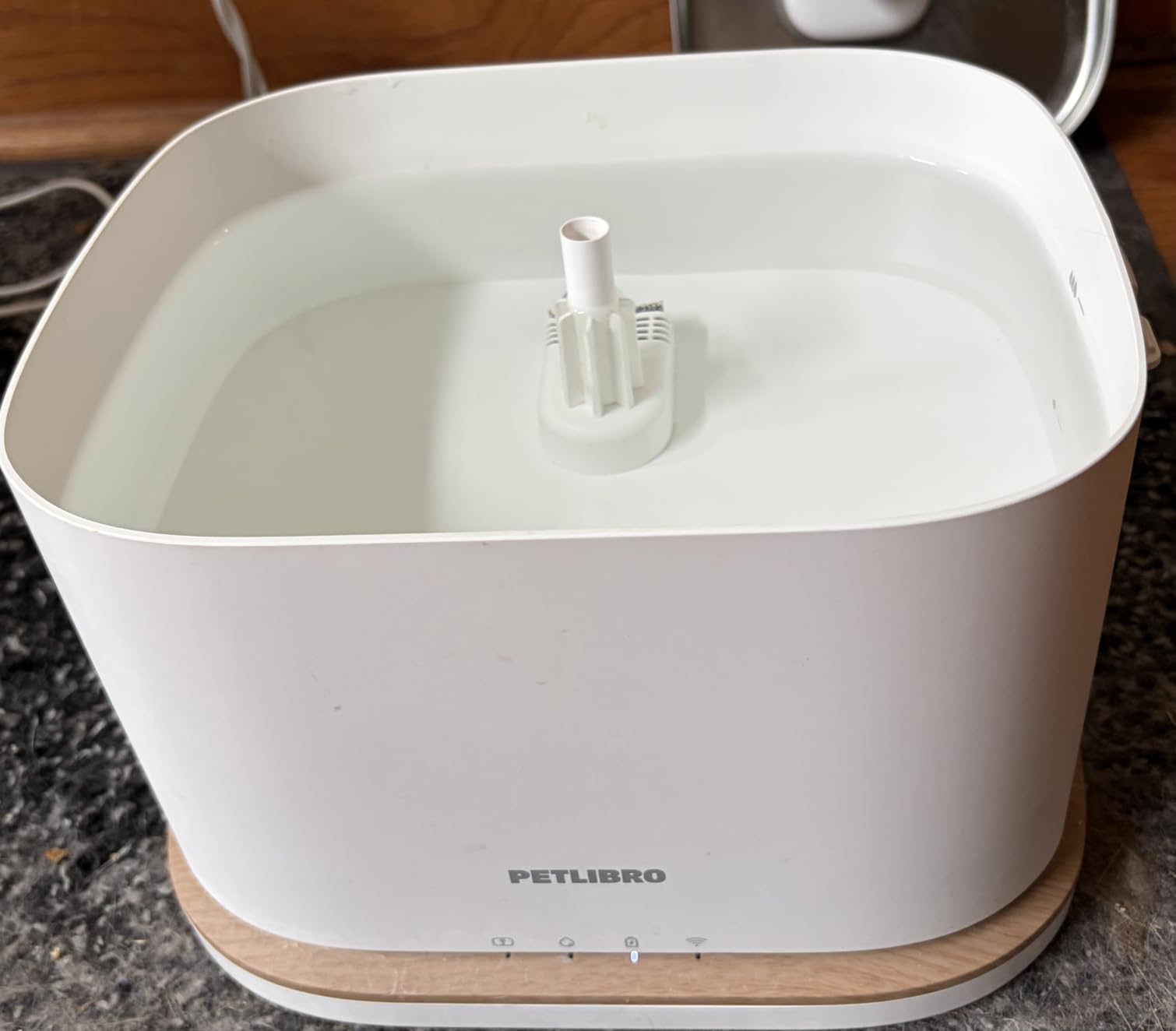 PETLIBRO Upgrade Cat Water Fountain, Cordless Cat Fountain Battery Operated, App Monitoring 3L/101oz Dockstream 2 Pet Water Fountain with Stainless Steel Tray, 5GHz WiFi Dog Water Bowl Dispenser customer photo 1