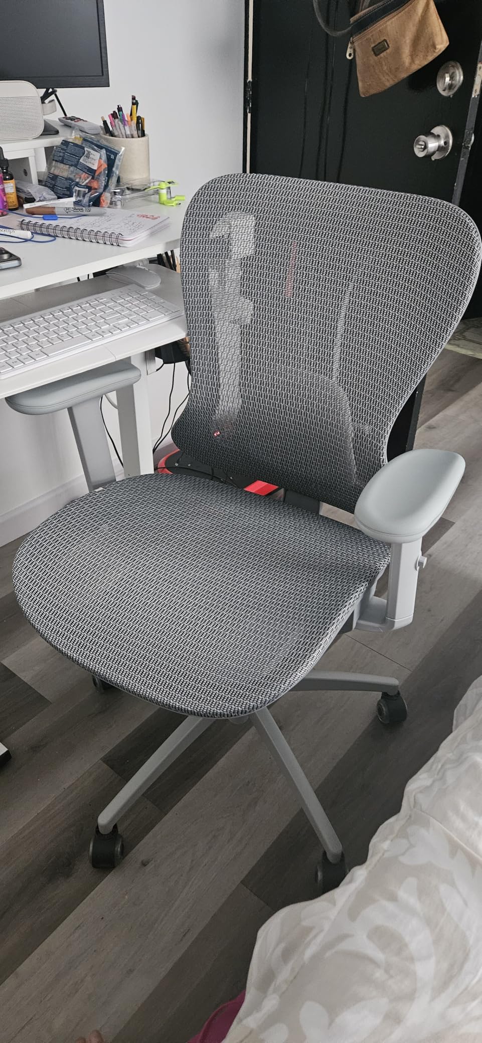 amseatec Ergonomic Office Desk Chair, Comfortable Computer Gaming Chair, Breathable Mesh Back & Seat, Adjustable Armrest & Headrest, Lumbar Support, Butterfly Design for Home Office (Black) customer photo 1