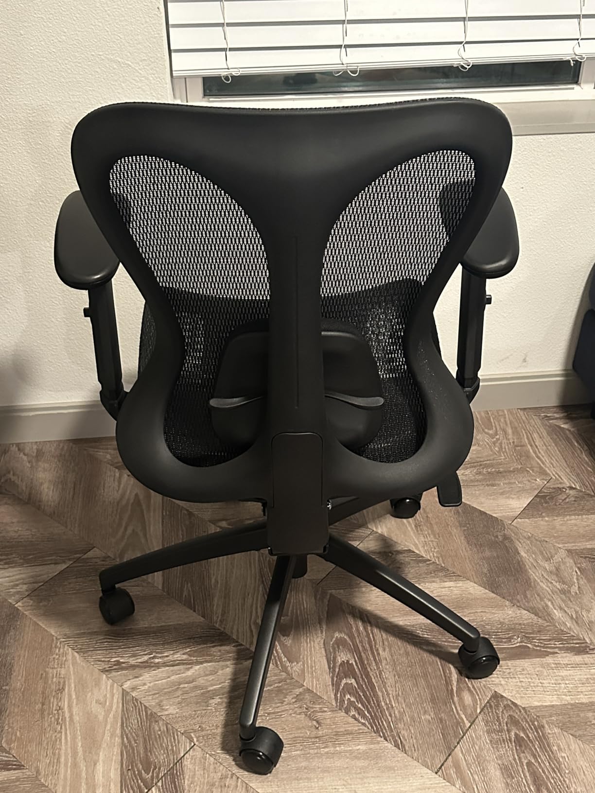 amseatec Ergonomic Office Desk Chair, Comfortable Computer Gaming Chair, Breathable Mesh Back & Seat, Adjustable Armrest & Headrest, Lumbar Support, Butterfly Design for Home Office (Black) customer photo 2