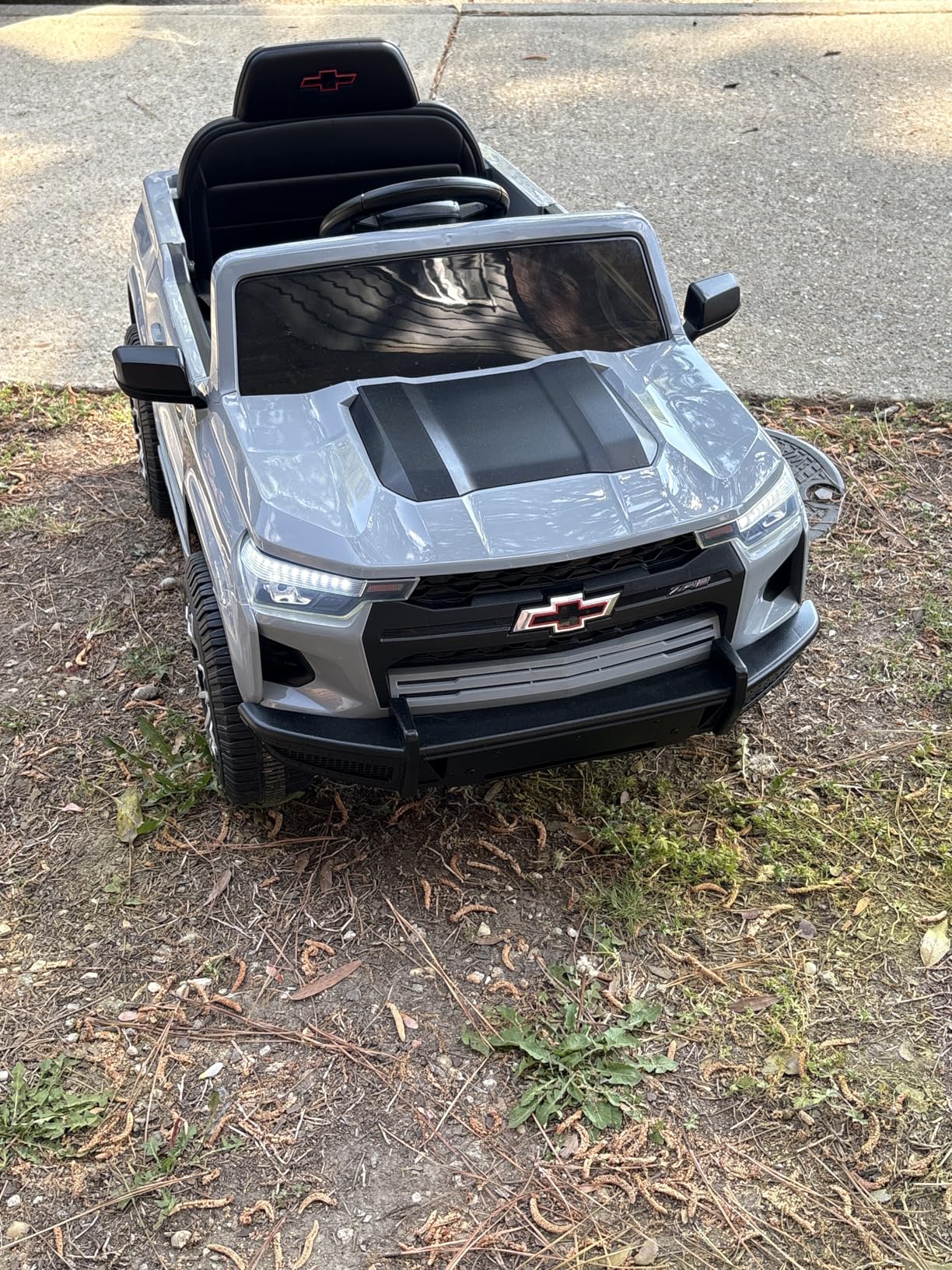 Winado Licensed Chevrolet Colorado Electric Car for Kids, 12V Ride on Toys for Toddlers with Remote Control, Battery Powered Electric Car Ride On Vehicle w/Bluetooth, Soft Start, LED Lights - Black customer photo 1