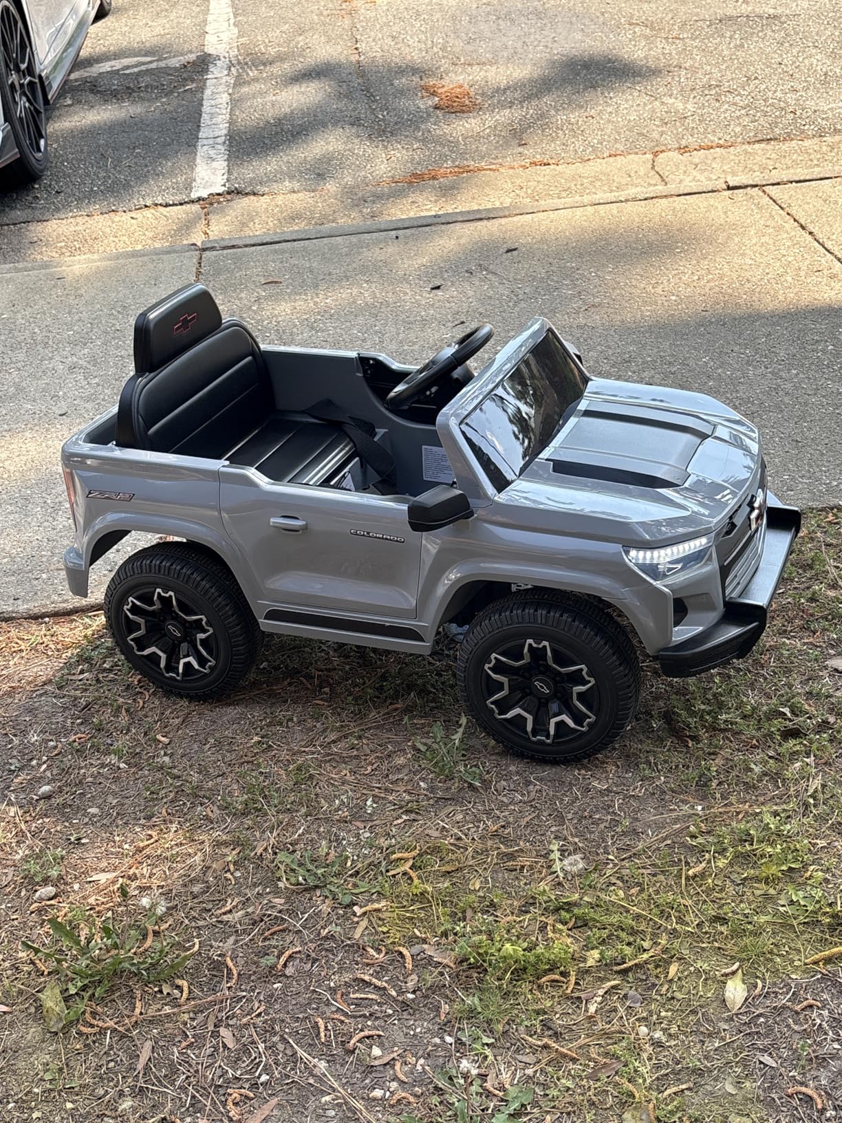 Winado Licensed Chevrolet Colorado Electric Car for Kids, 12V Ride on Toys for Toddlers with Remote Control, Battery Powered Electric Car Ride On Vehicle w/Bluetooth, Soft Start, LED Lights - Black customer photo 2
