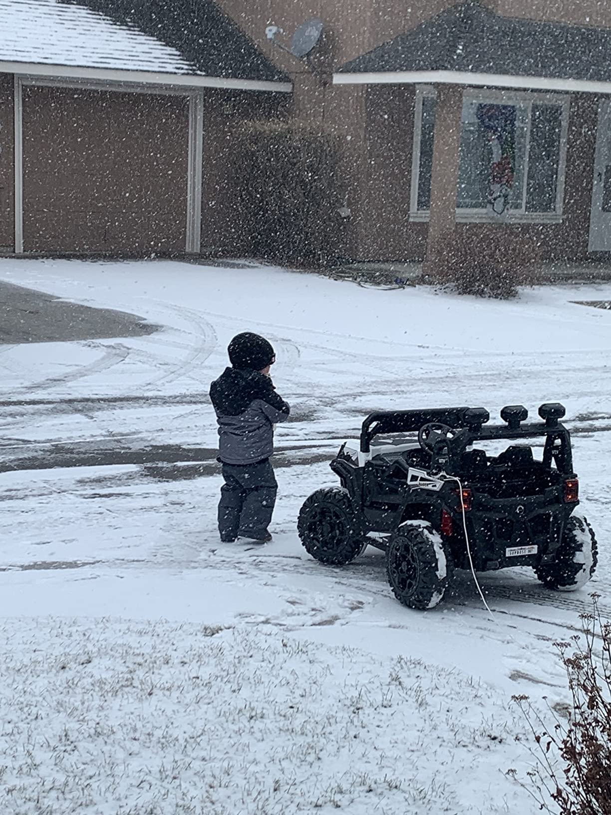 Sopbost 24V Ride On Car with Remote Control, 4x4 Ride On Toy for Kids, Battery Powered Electric Vehicles, 2WD/4WD Switchable, EVA Tires Wheels, Single-Seater, Music Play customer photo 1