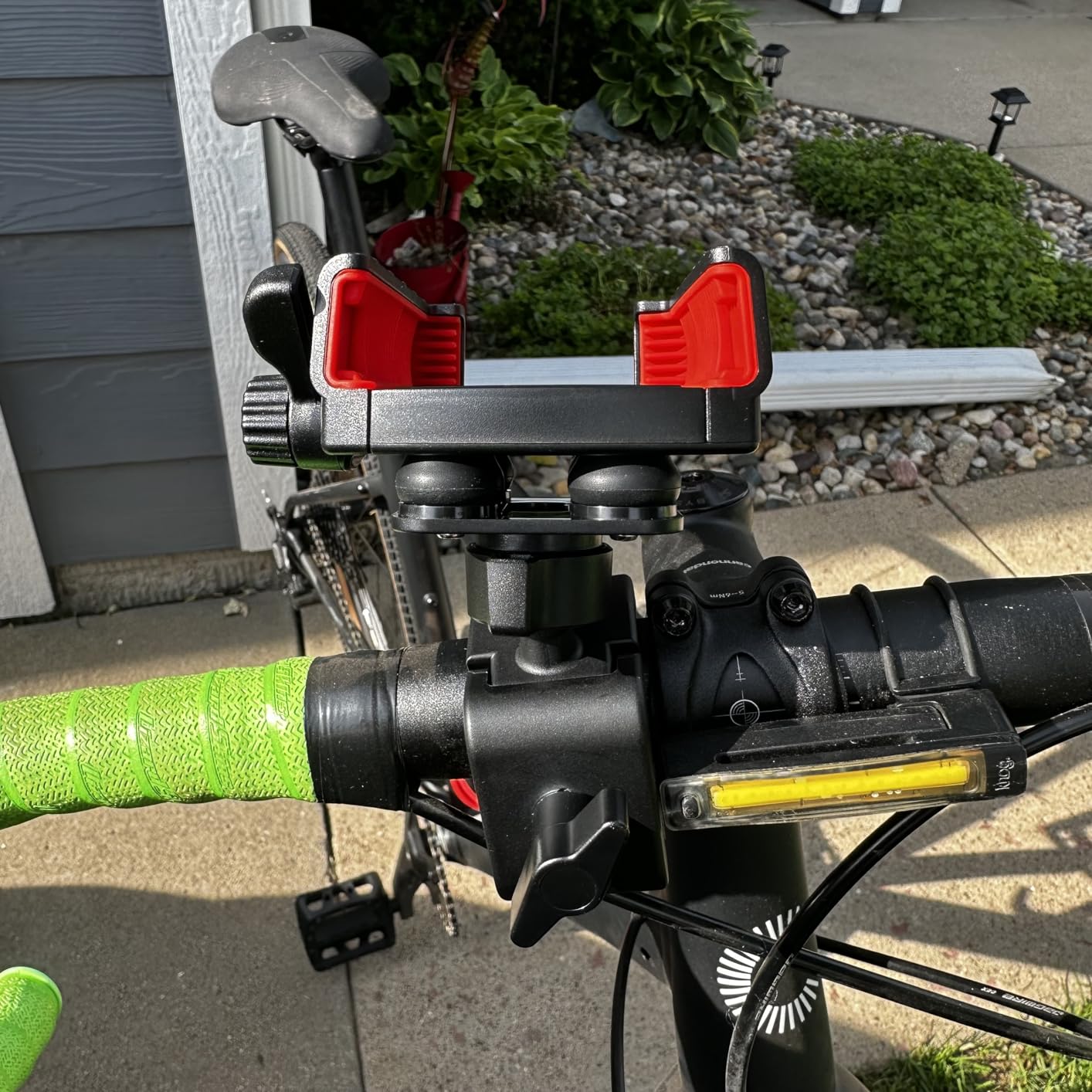 3rd Gen Shockproof Bike Phone Holder, Anti Vibration Motorcycle Phone Mount with Secure Lock, Universal Handlebar Mount for E-Bike, Bicycle, ATV, 4.7-7