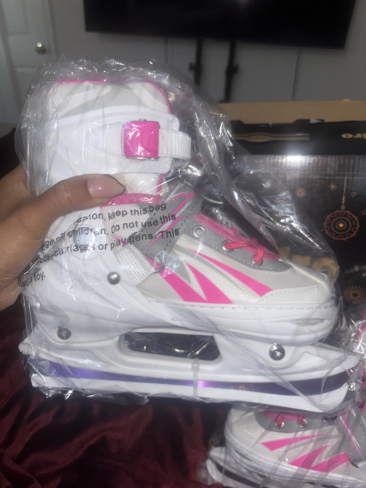 Adjustable Ice Skates for Kids Girls Boys, 4 Size Adjustable Beginner Ice Hockey Skates for Youths Teen, Warm Ice Skating Shoes with Electroplated Color-Changing Blades customer photo 2