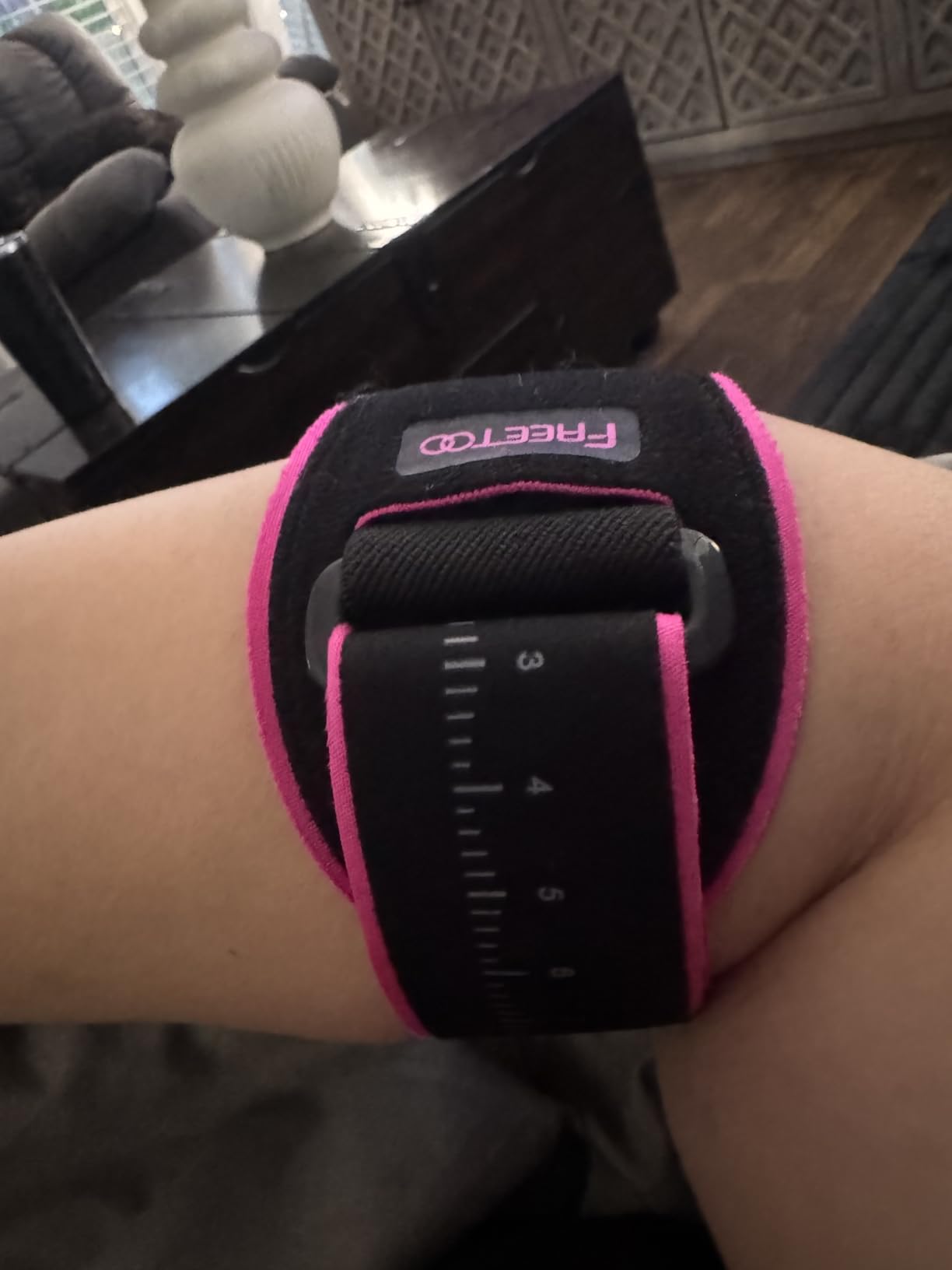 FREETOO Tennis Elbow Brace for Men Women for Tendonitis, Tennis Elbow Strap with Gel Pad, Golfers Elbow Brace for Men for Tennis & Golfers Elbow, Lateral Medial Epicondylitis. Fits Forearm 7.1''-11'' customer photo 1