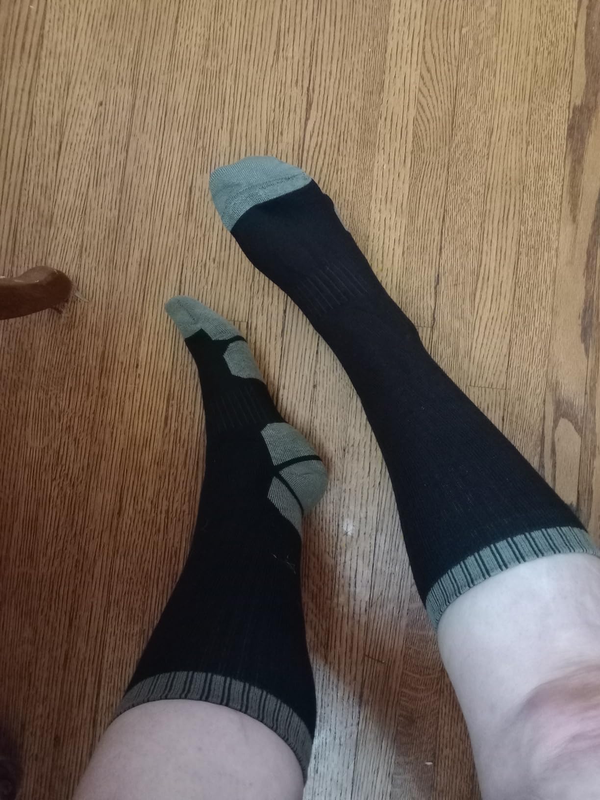 Niorasen Merino Wool Hiking Crew Socks for Men & Women, Thick Cushioned Anti-Blister, Moisture-Wicking, Seamless, 3/5 Pairs customer photo 2