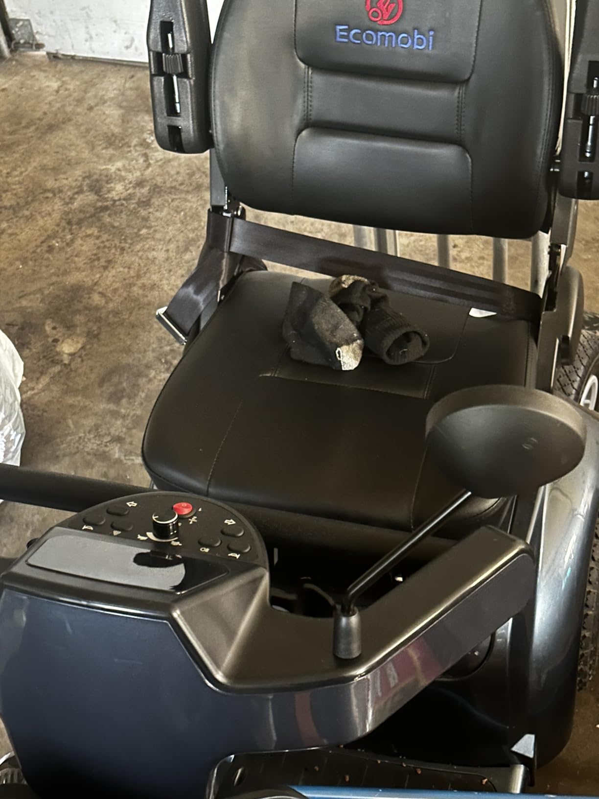 Ecomobi 32 Miles Heavy-Duty 1000W Mobility Scooter for Seniors & Adults customer photo 1