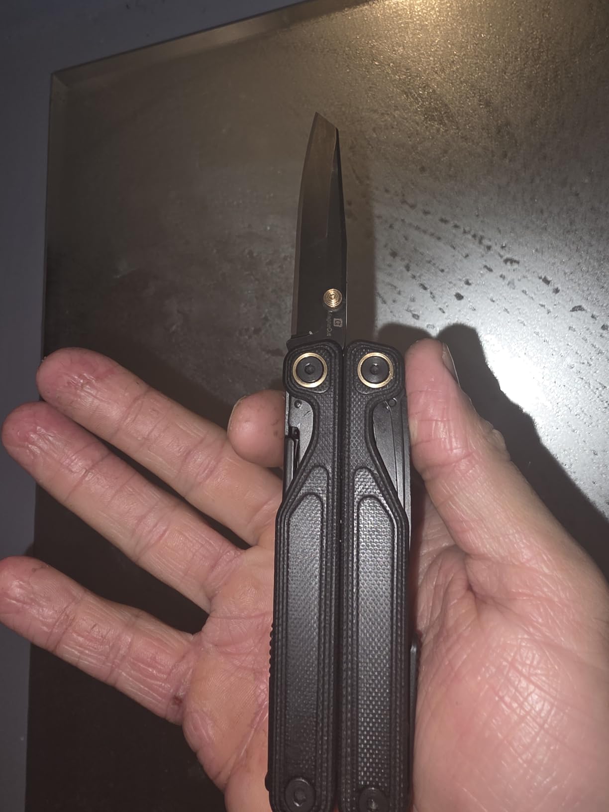 LEATHERMAN, Wave Alpha - 16-in-1 Multi-Tool with MagnaCut Blade, G10 Handles & Full-Size Scissors, Obsidian customer photo 1
