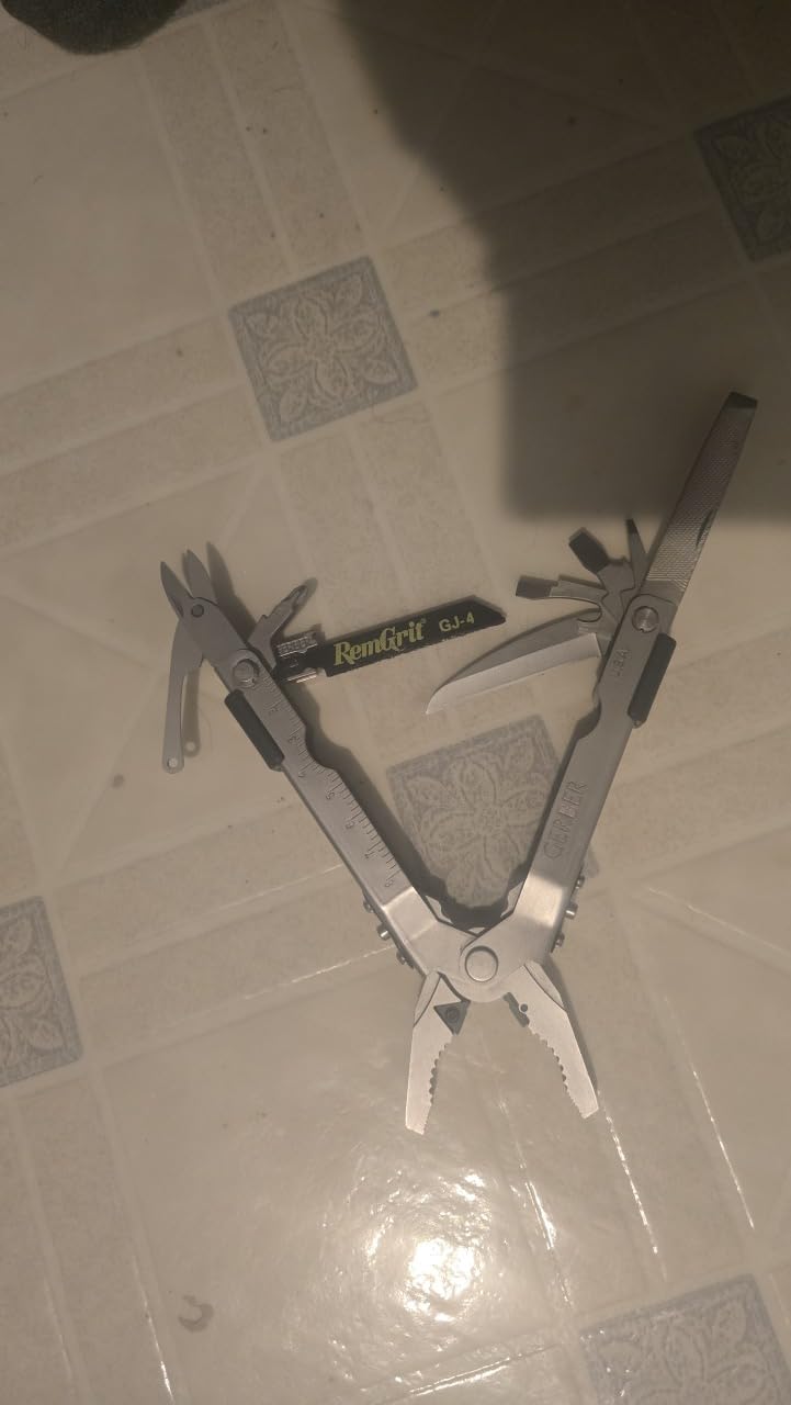 LEATHERMAN, Wave Alpha - 16-in-1 Multi-Tool with MagnaCut Blade, G10 Handles & Full-Size Scissors, Obsidian customer photo 2