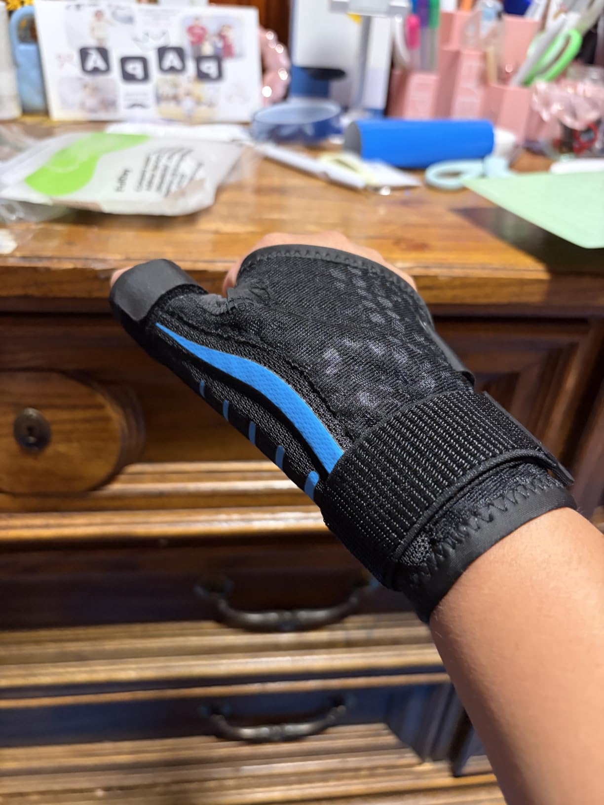 Thumb Brace Right/Left Hand, Thumb Spica Splint Hand Brace for Arthritis Pain and Support, Ergonomical Thumb Stabilizer for Trigger Thumb, CMC, De Quervains Tenosynovitis Pain Relief (Pink/Black, M - Fit both hands) customer photo 1