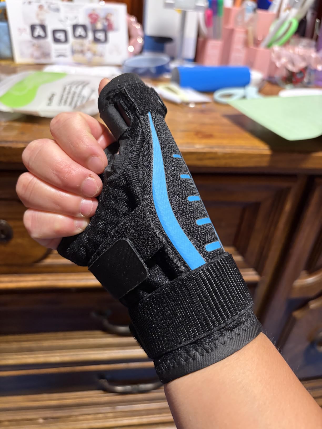 Thumb Brace Right/Left Hand, Thumb Spica Splint Hand Brace for Arthritis Pain and Support, Ergonomical Thumb Stabilizer for Trigger Thumb, CMC, De Quervains Tenosynovitis Pain Relief (Pink/Black, M - Fit both hands) customer photo 2
