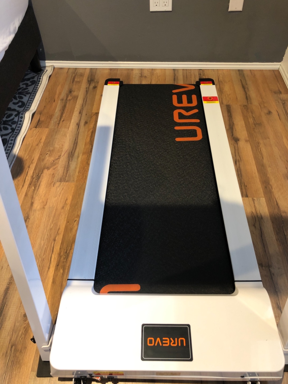 UREVO Auto Incline Walking Pad with AI App, Brushless Quiet Motorized Treadmill for Apartments, 9% Power Incline Standing Desk Treadmill, 12-Point Shock Absorption & Immersive Hiking customer photo 2