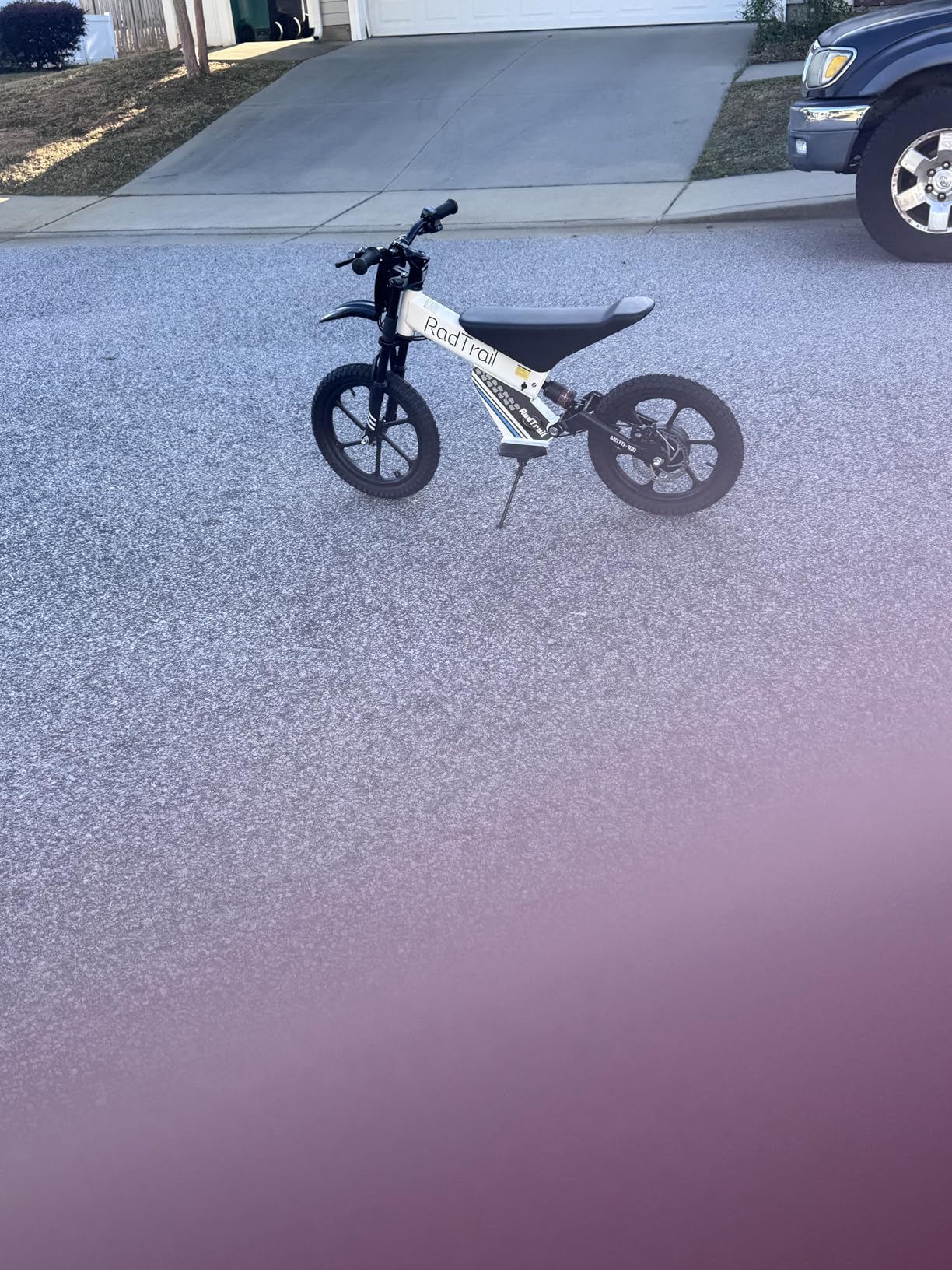 36V Peak 500W Brushless Electric Dirt Bike for Kids, Up to 16 MPH & 16 Miles Long-Range, Dual Suspension, Disc Brake, Pneumatic Tires, Electric Bike for Kids Ages 5+ (White) customer photo 2