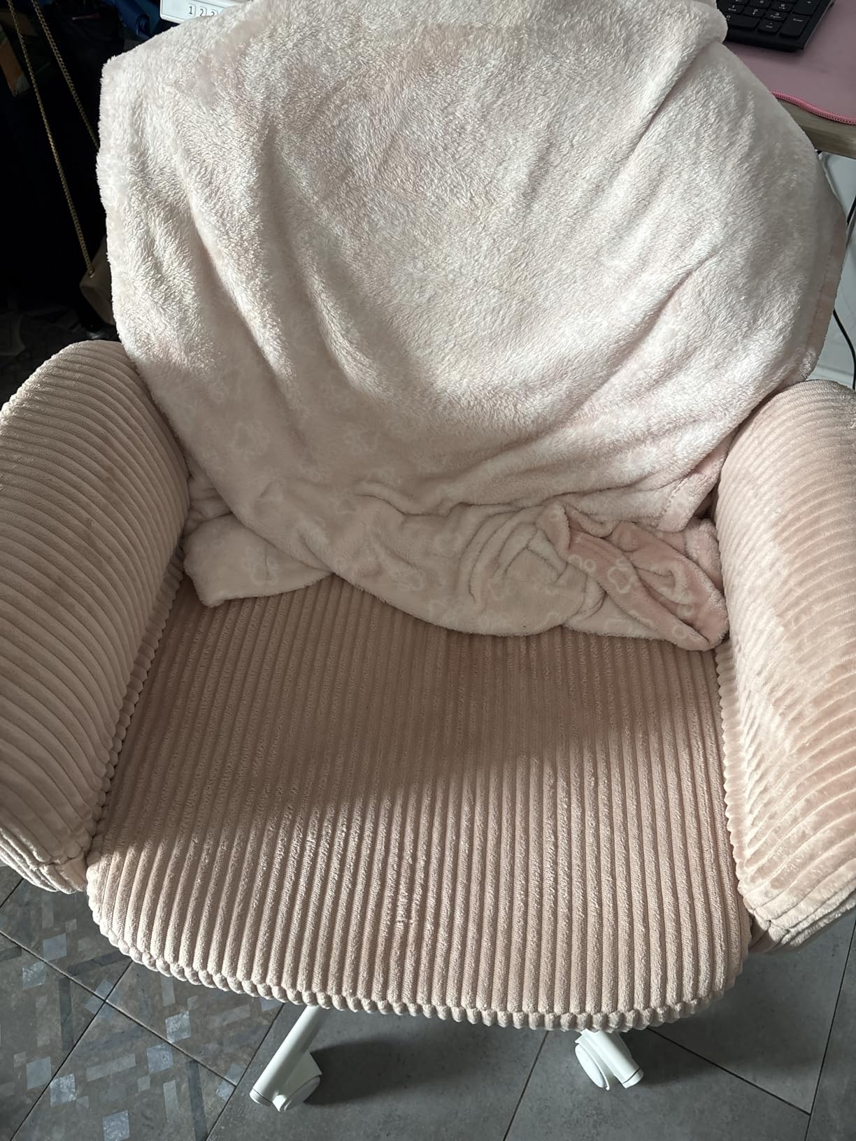 HUANUO Criss Cross Office Chair for Women, Cross Legged Desk Chair with Adjustable Armrests, Soft Corduroy Fabric for Small Spaces, Petite Home Office Computer Chair for Girls, White customer photo 1