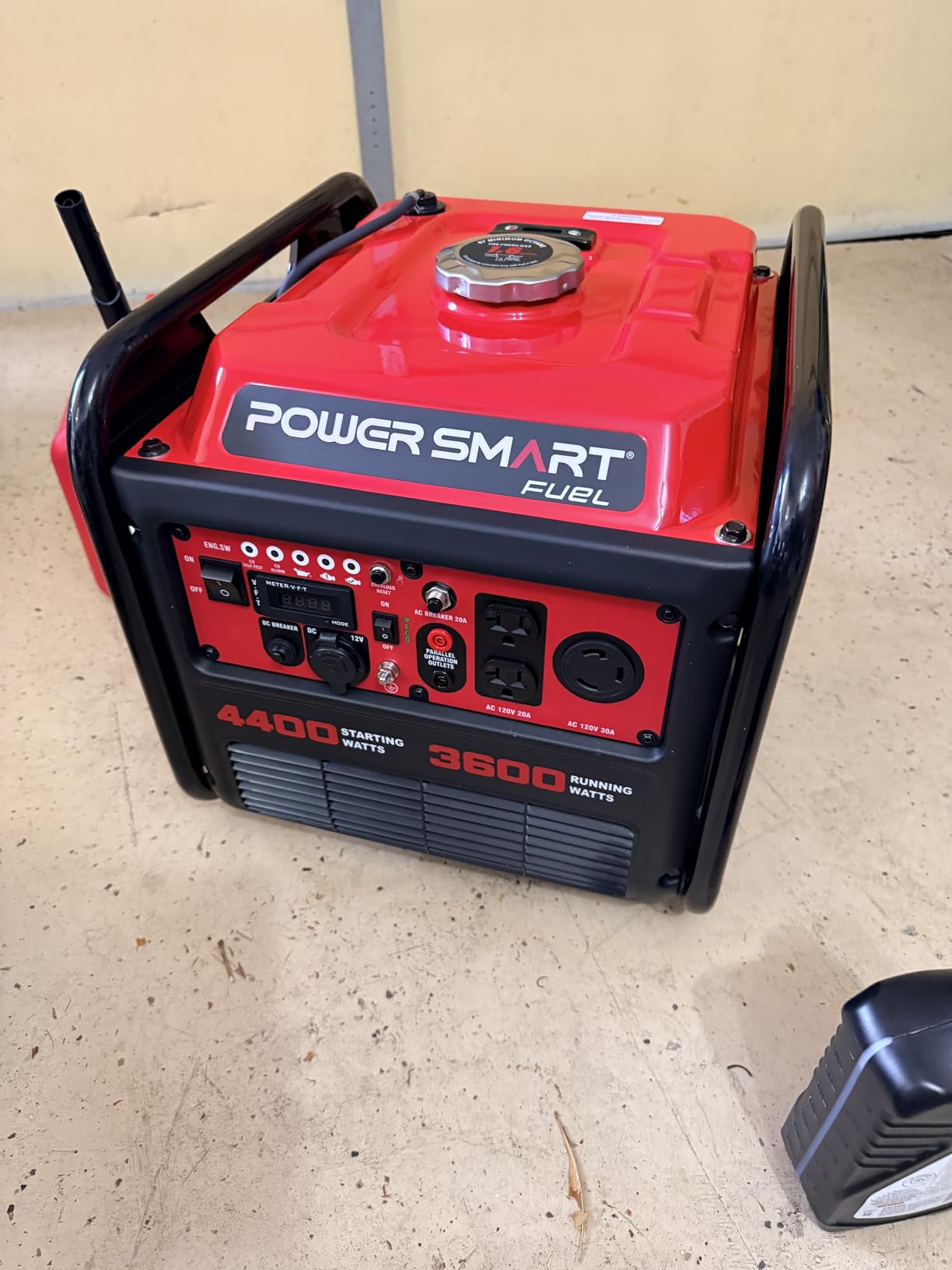 PowerSmart 4400-Watt Dual Fuel Portable Inverter Generator, Gas Powered, CO-Sensor, Lightweight & Quiet for Home Use and Emergency Backup, Camping, EPA Compliant customer photo 2