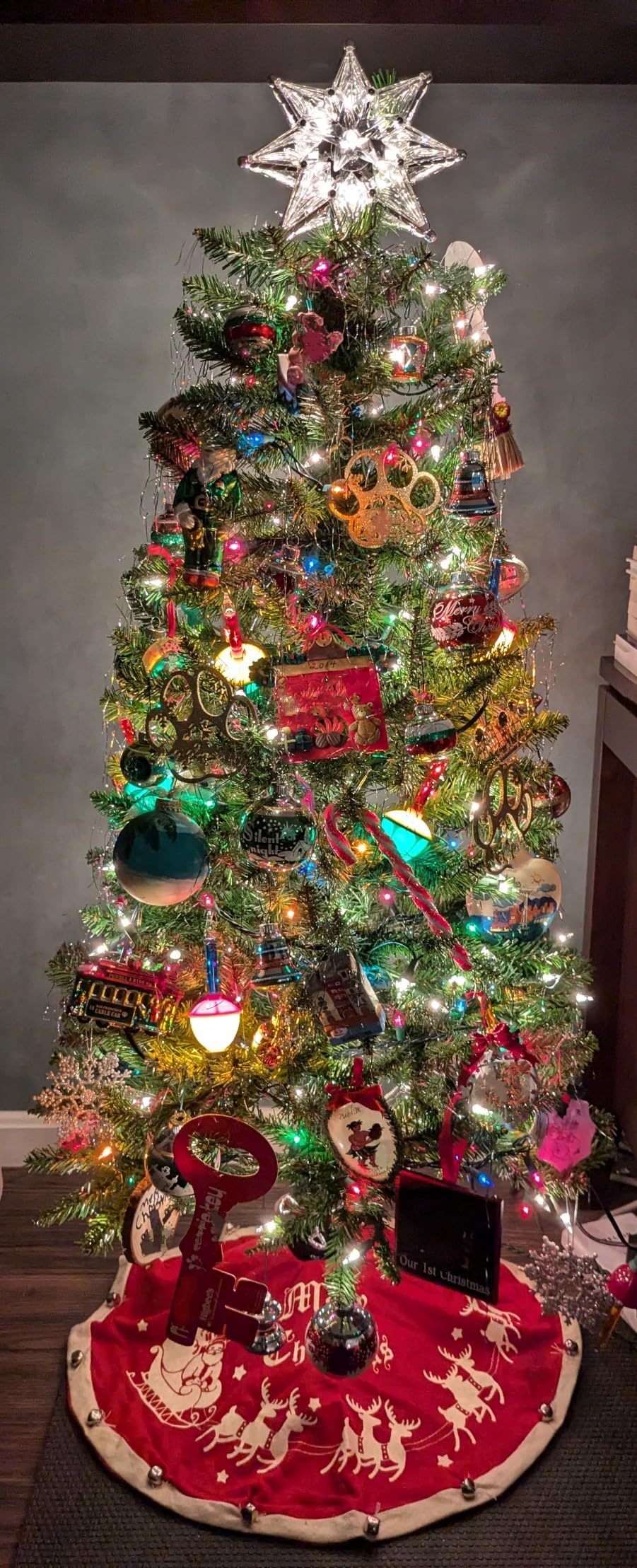 National Tree Company 4.5ft Pre-Lit Kingswood Fir Slim Christmas Tree | 150 Clear Lights, 330 Tips, Includes Stand, Artificial, Green customer photo 1