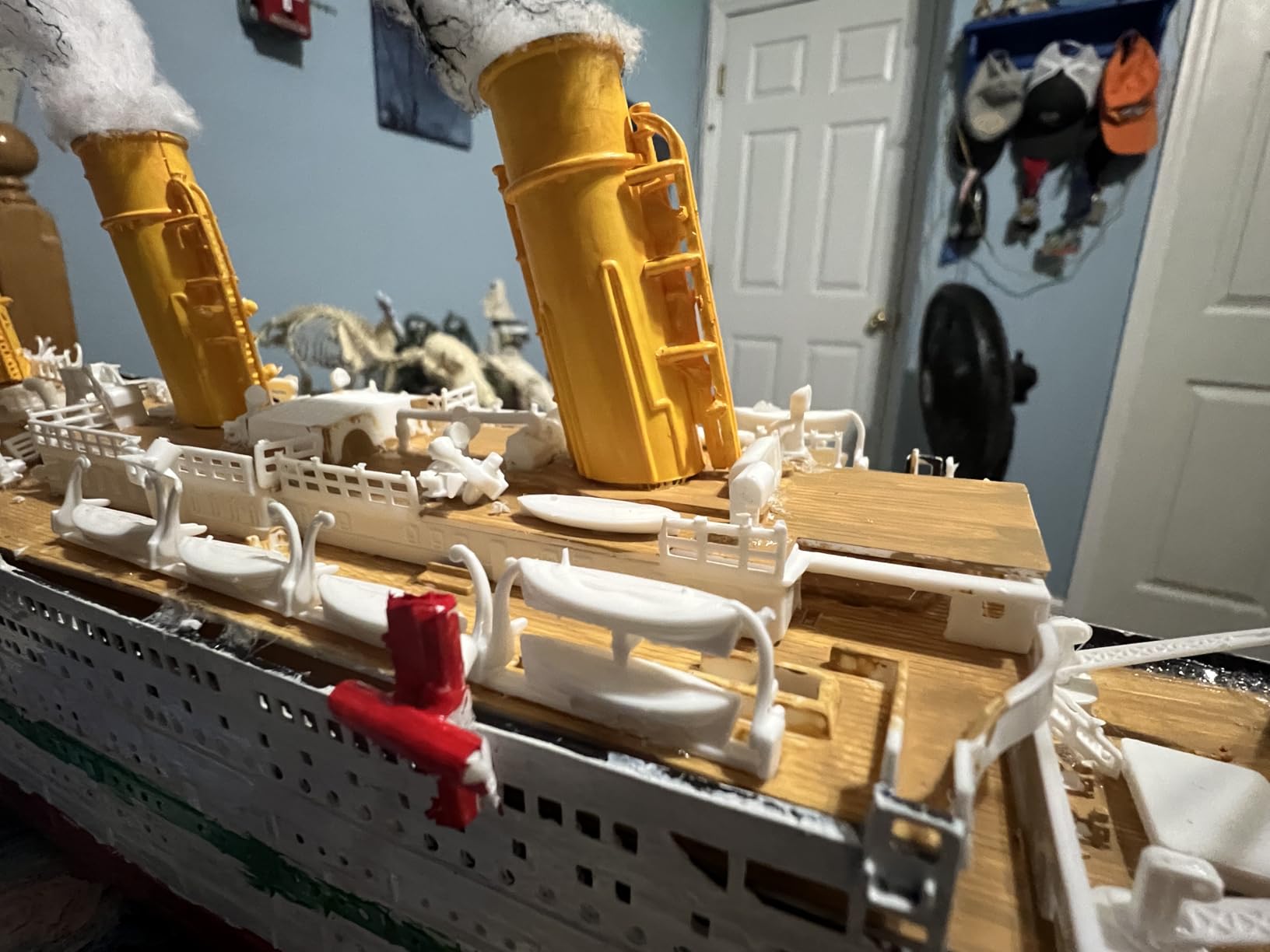 Revell 05715 1:400 RMS Titanic 100th Anniversary Edition Gift Set customer photo 1