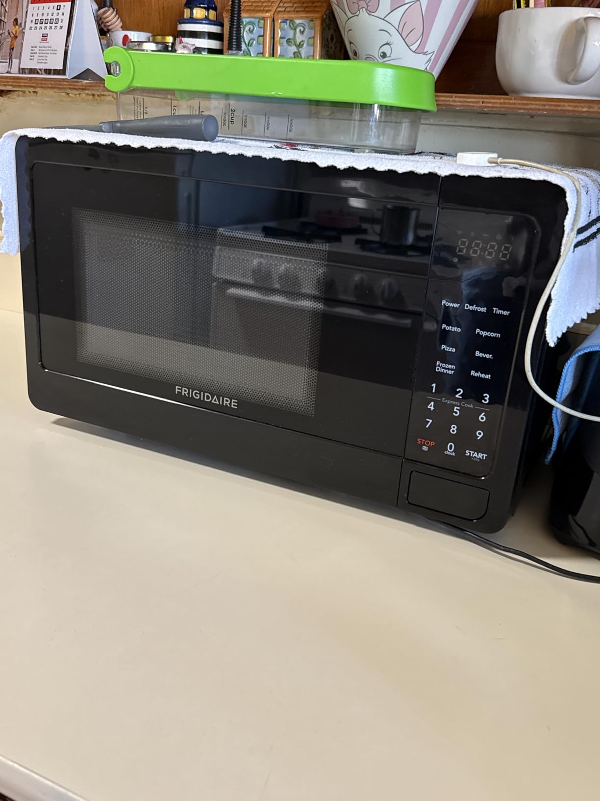 FRIGIDAIRE EMW733BLACKAMZ 0.7 Cu. Ft. Microwave, Black customer photo 2