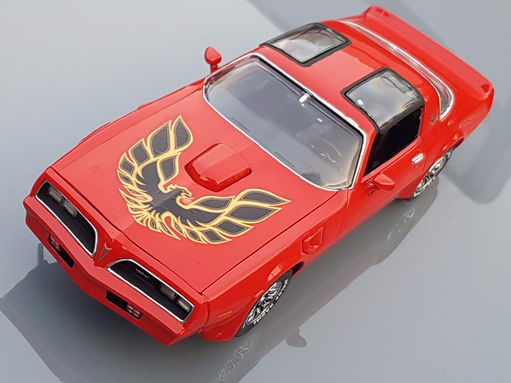 Revell Smokey & the Bandit 1977 Pontiac Firebird Car Model Kit - 1:25 Scale, Skill Level 4, 89 Parts customer photo 2